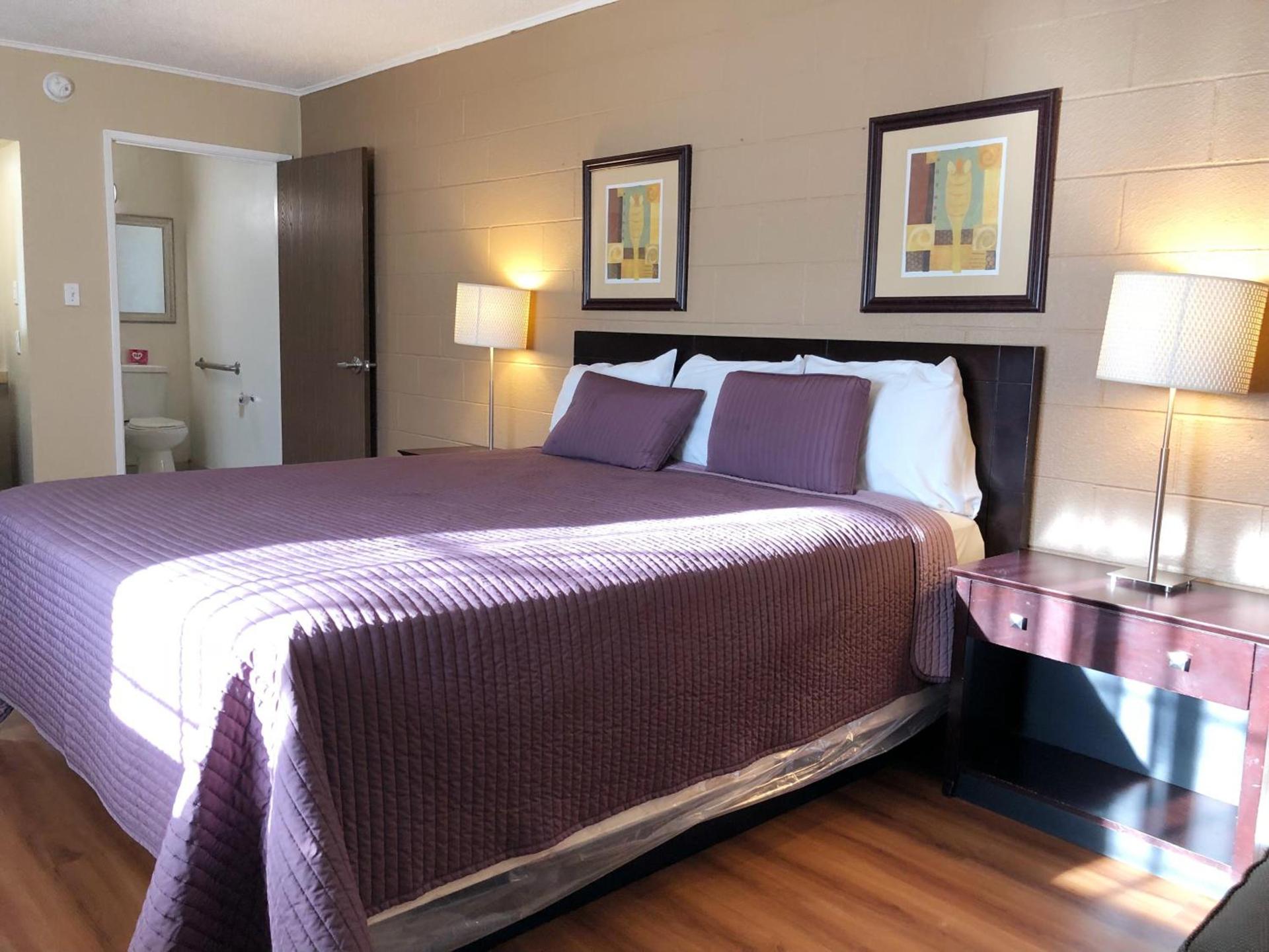 Royal Inn and Suites photo 14