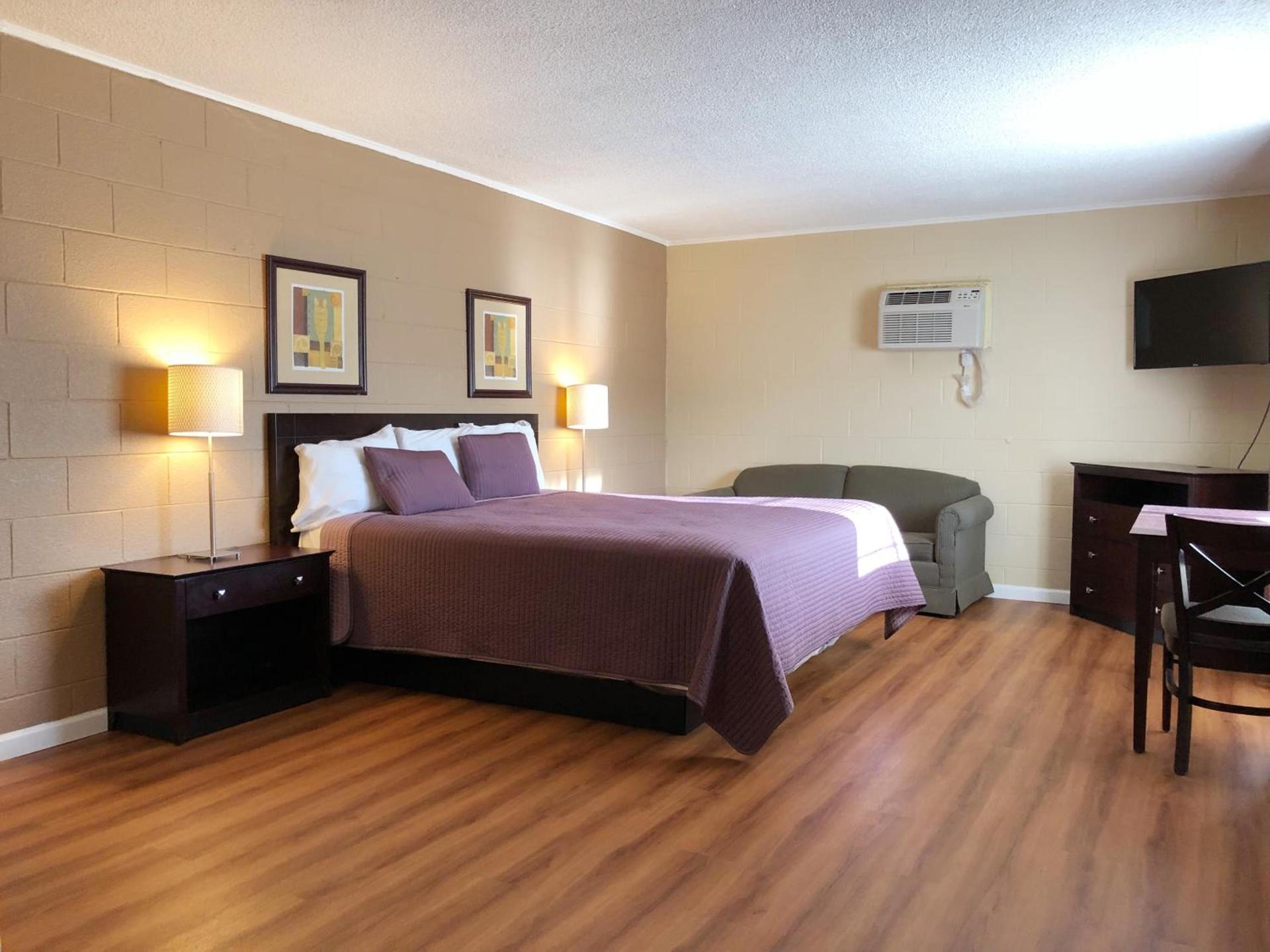 Royal Inn and Suites photo 30