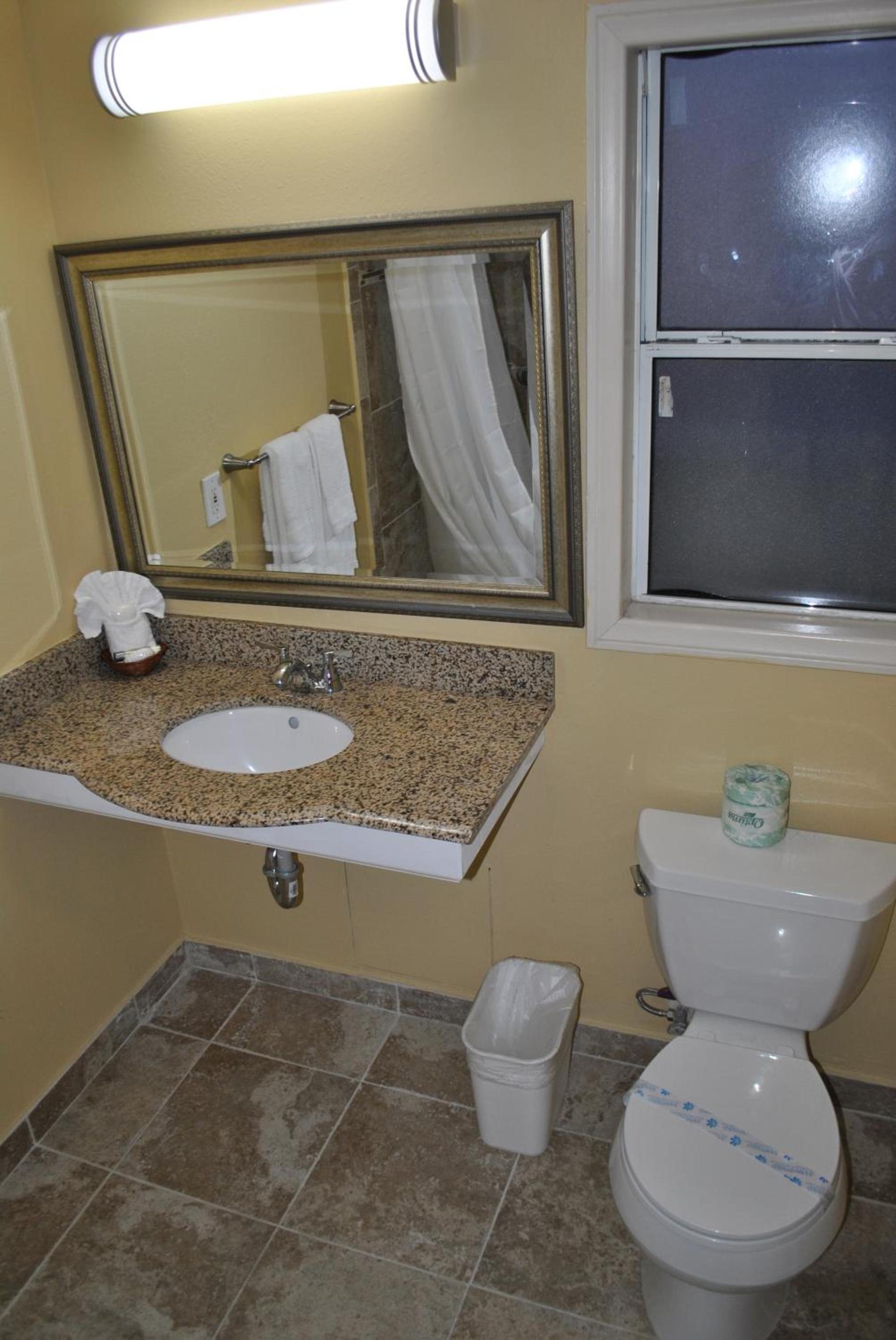 Oasis Inn and Suites photo 24