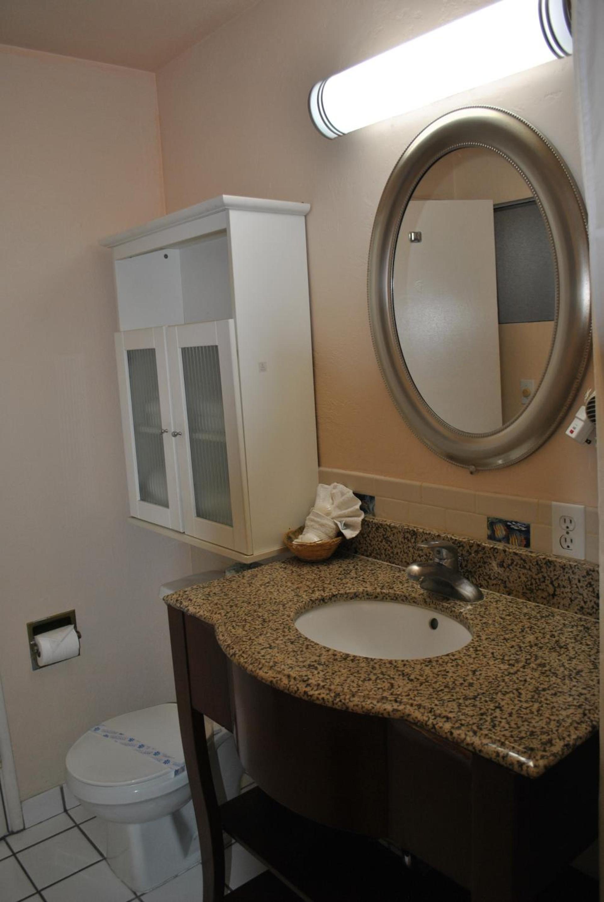 Oasis Inn and Suites photo 13