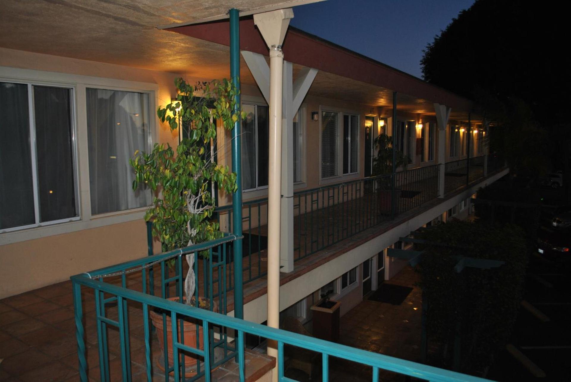 Oasis Inn and Suites photo 33