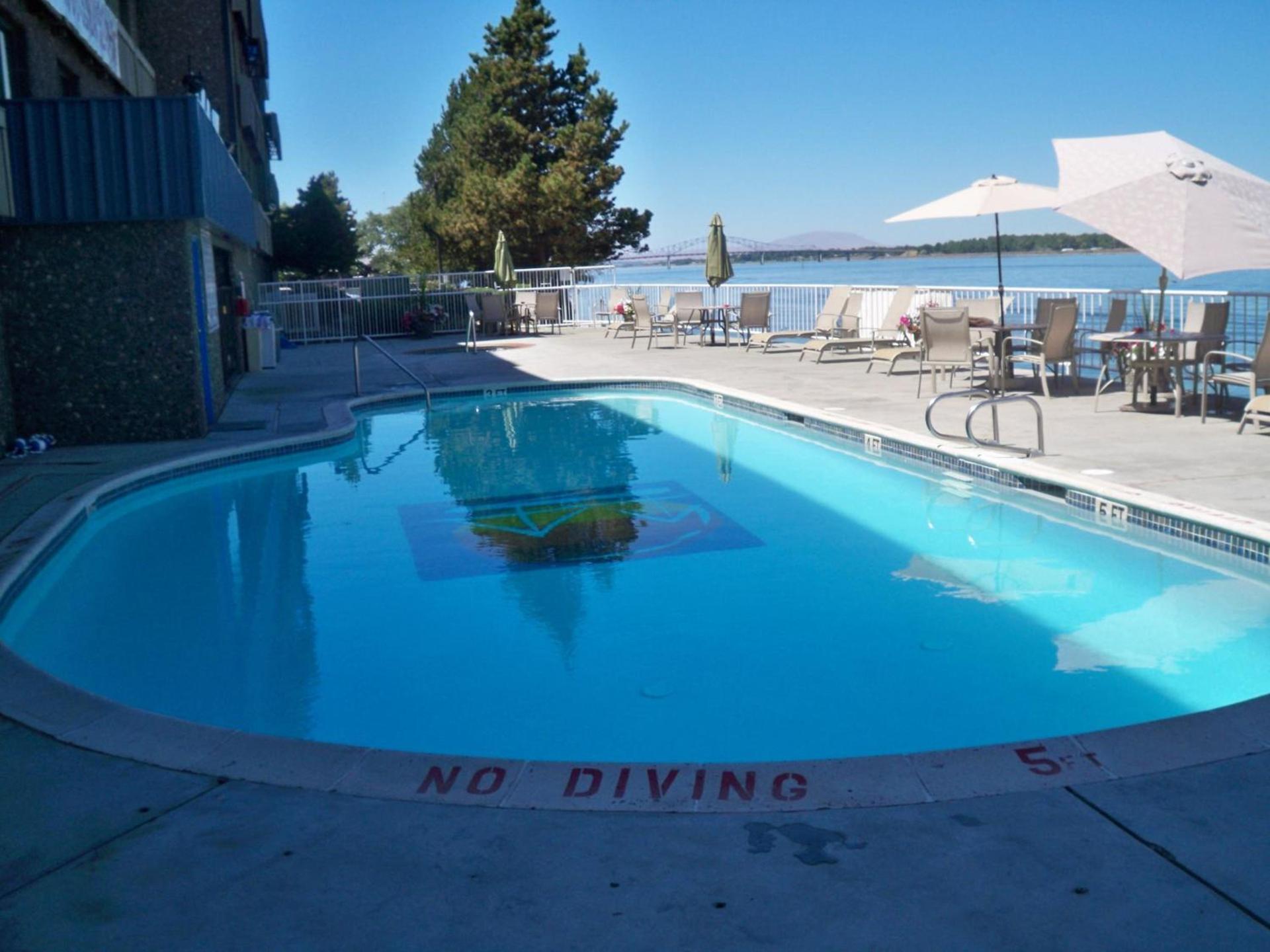 Clover Island Inn photo 26