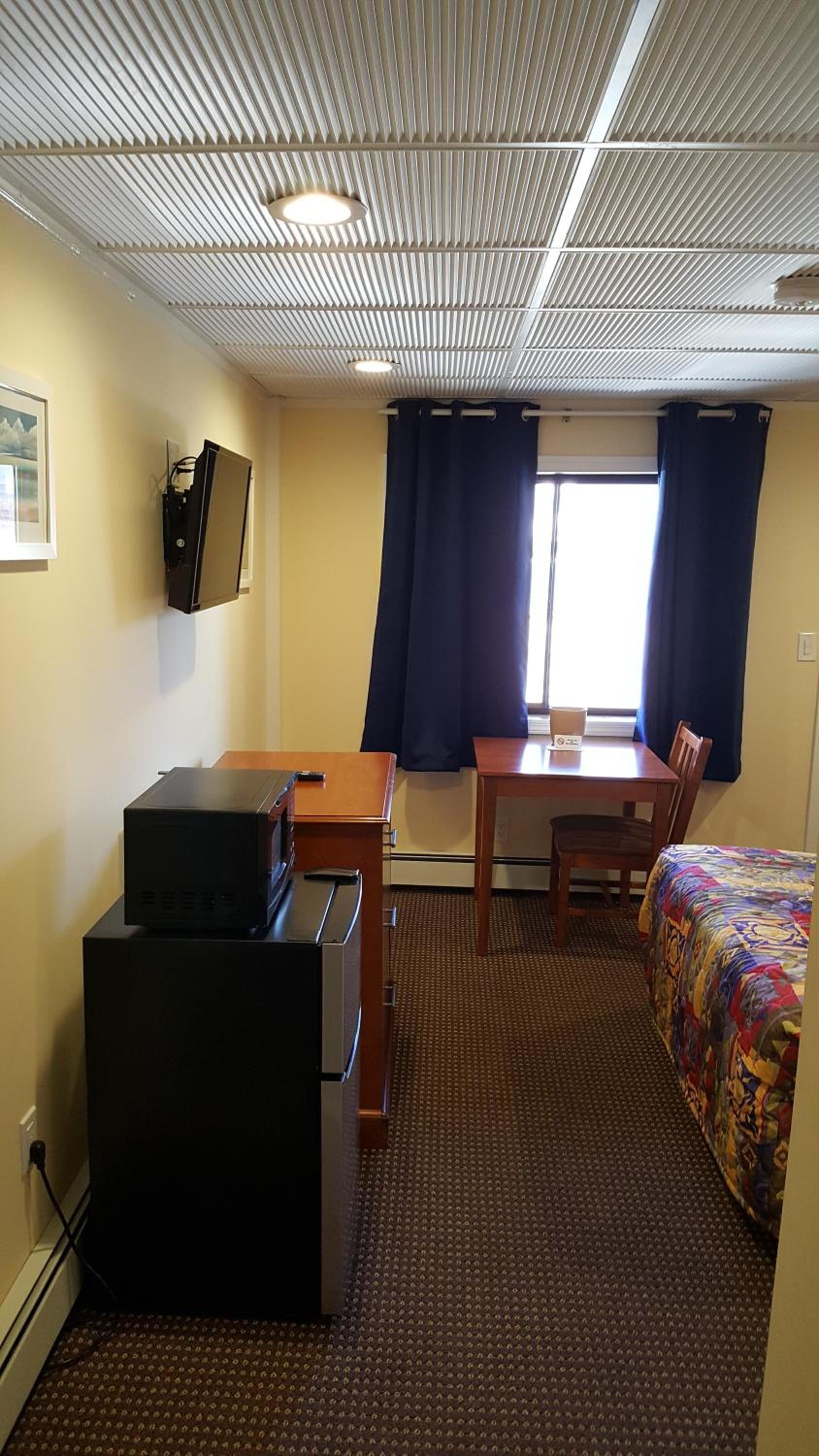 Atlantic Motel photo 17