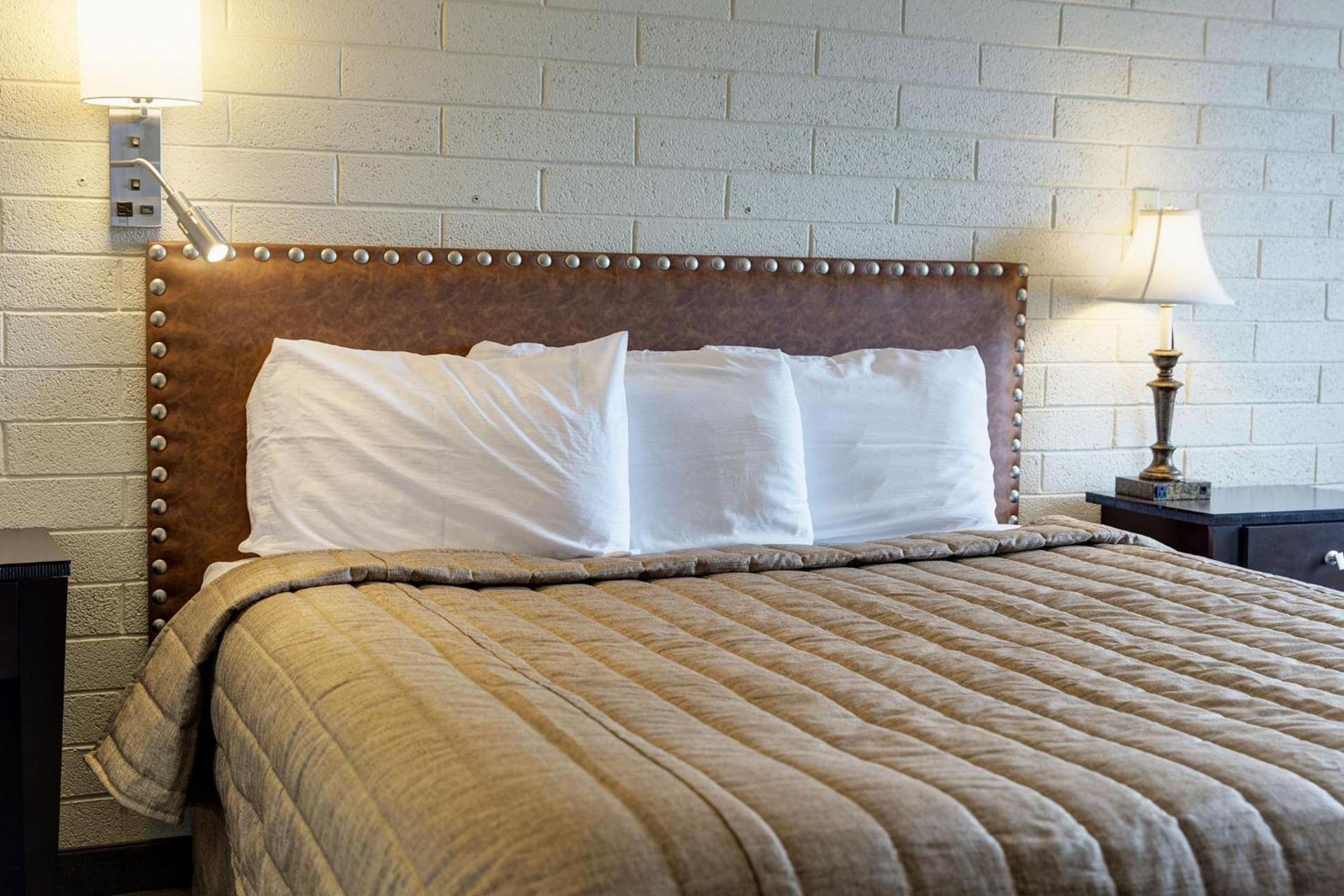 El Rancho Hotel photo 2