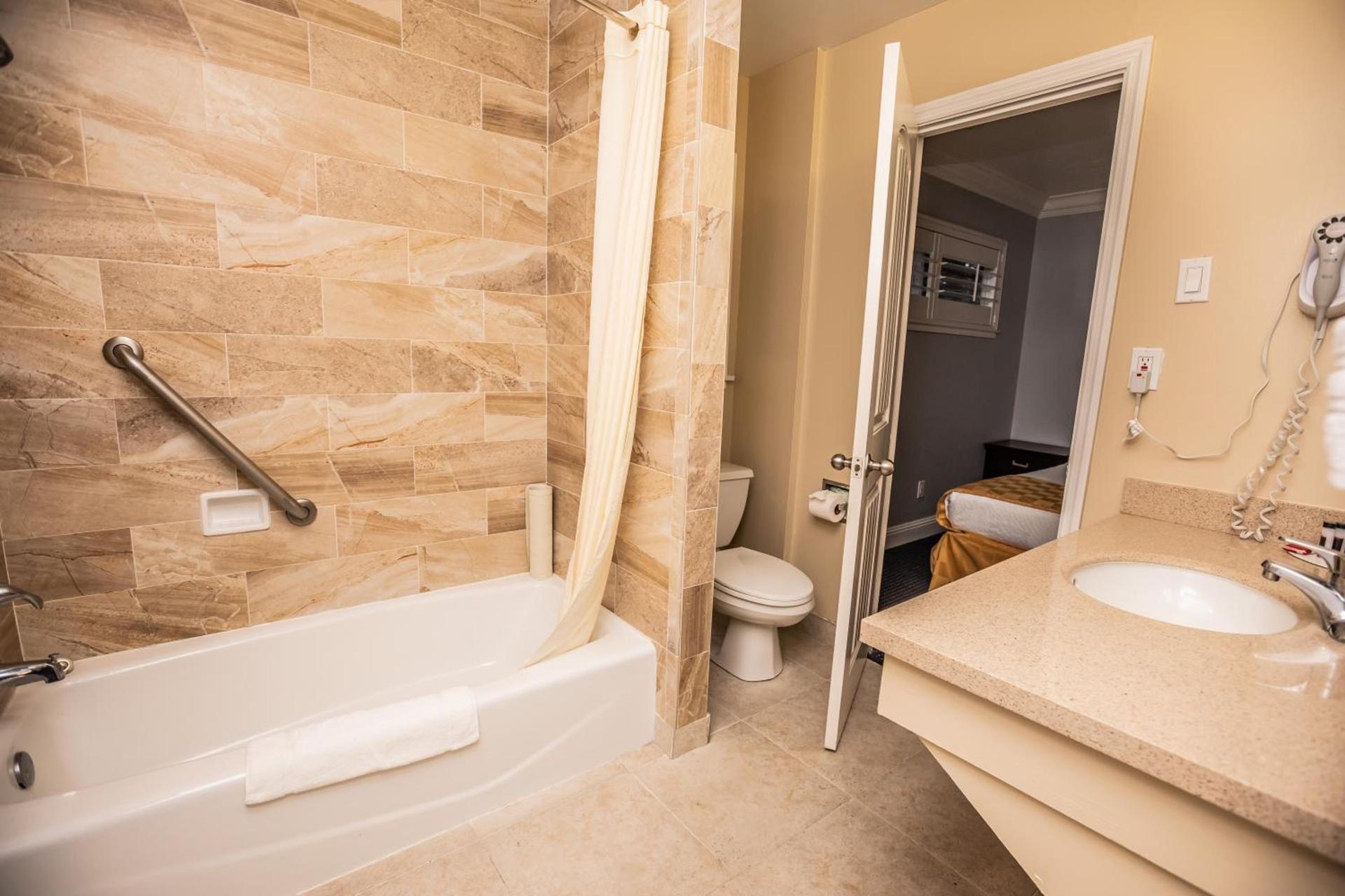 Aura Inn Monterey photo 46
