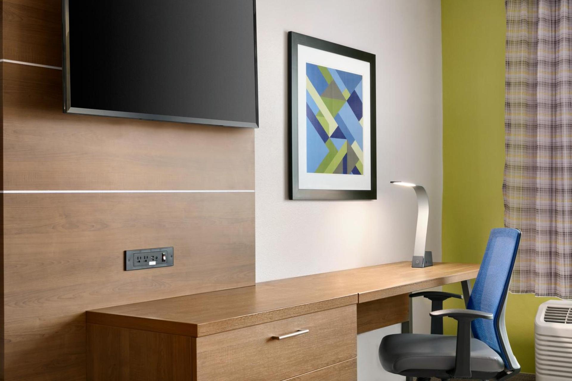 Holiday Inn Express & Suites Salisbury by IHG photo 2
