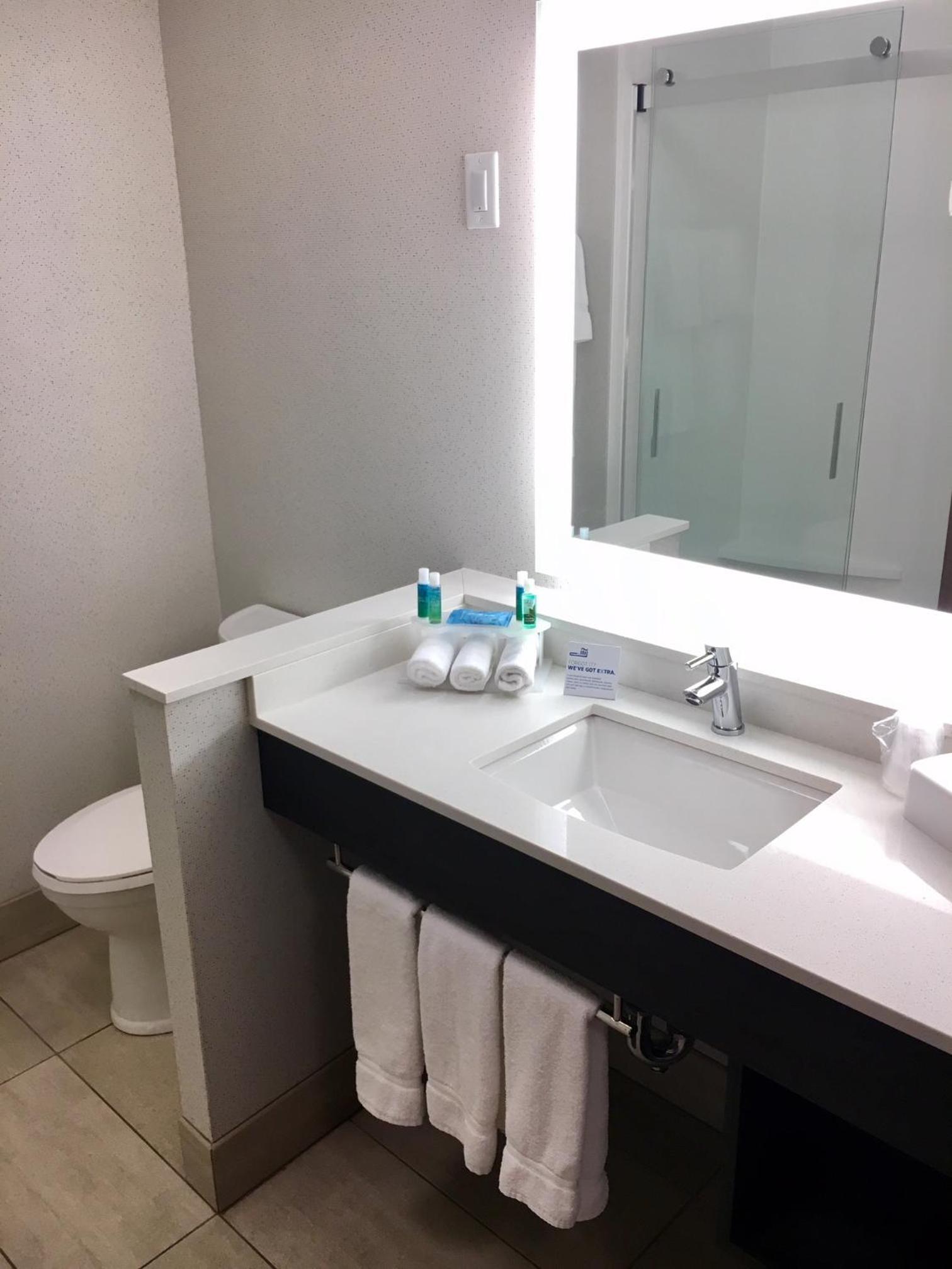Holiday Inn Express & Suites Johnstown by IHG photo 8