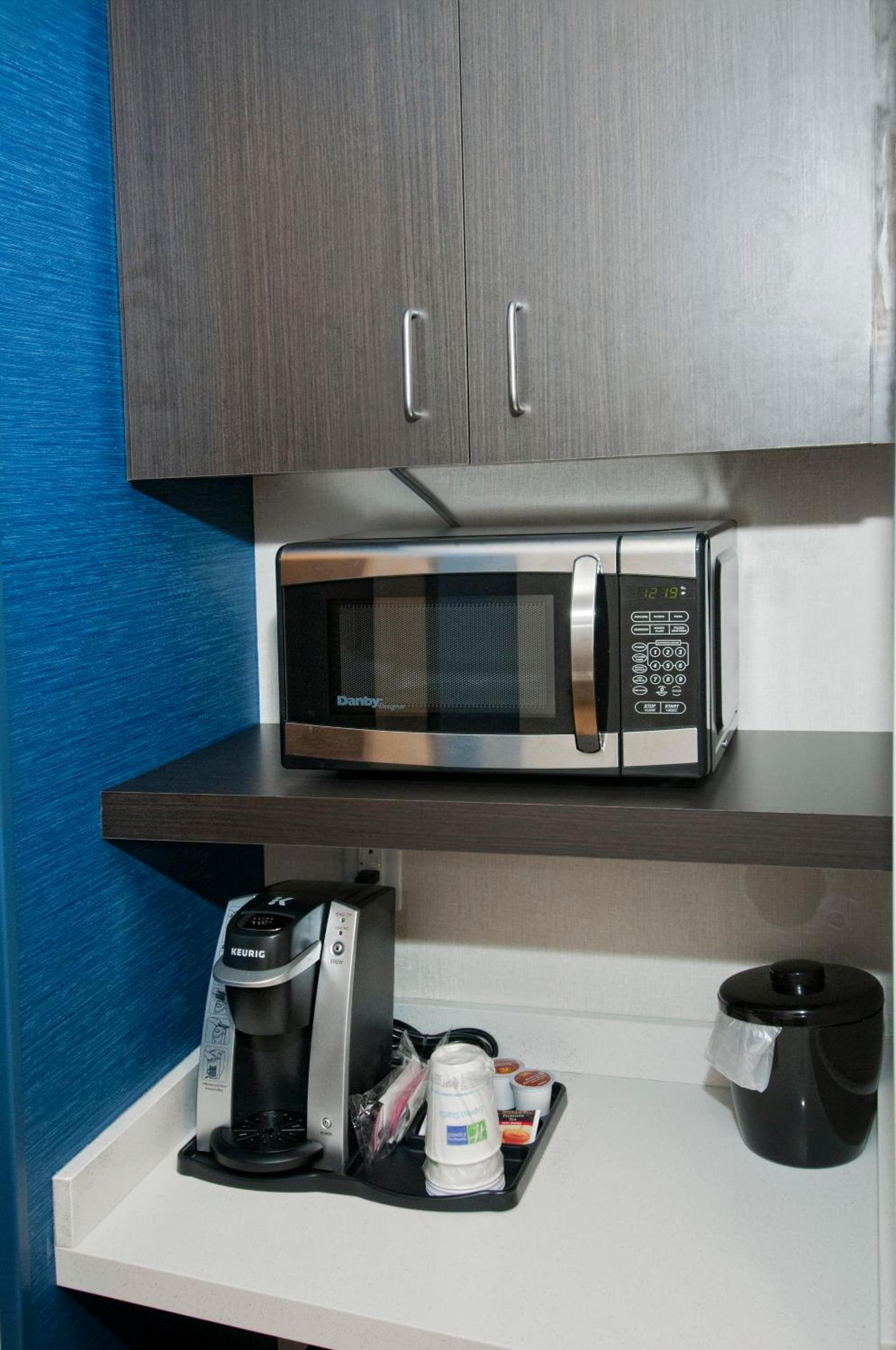 Holiday Inn Express & Suites Johnstown by IHG photo 7