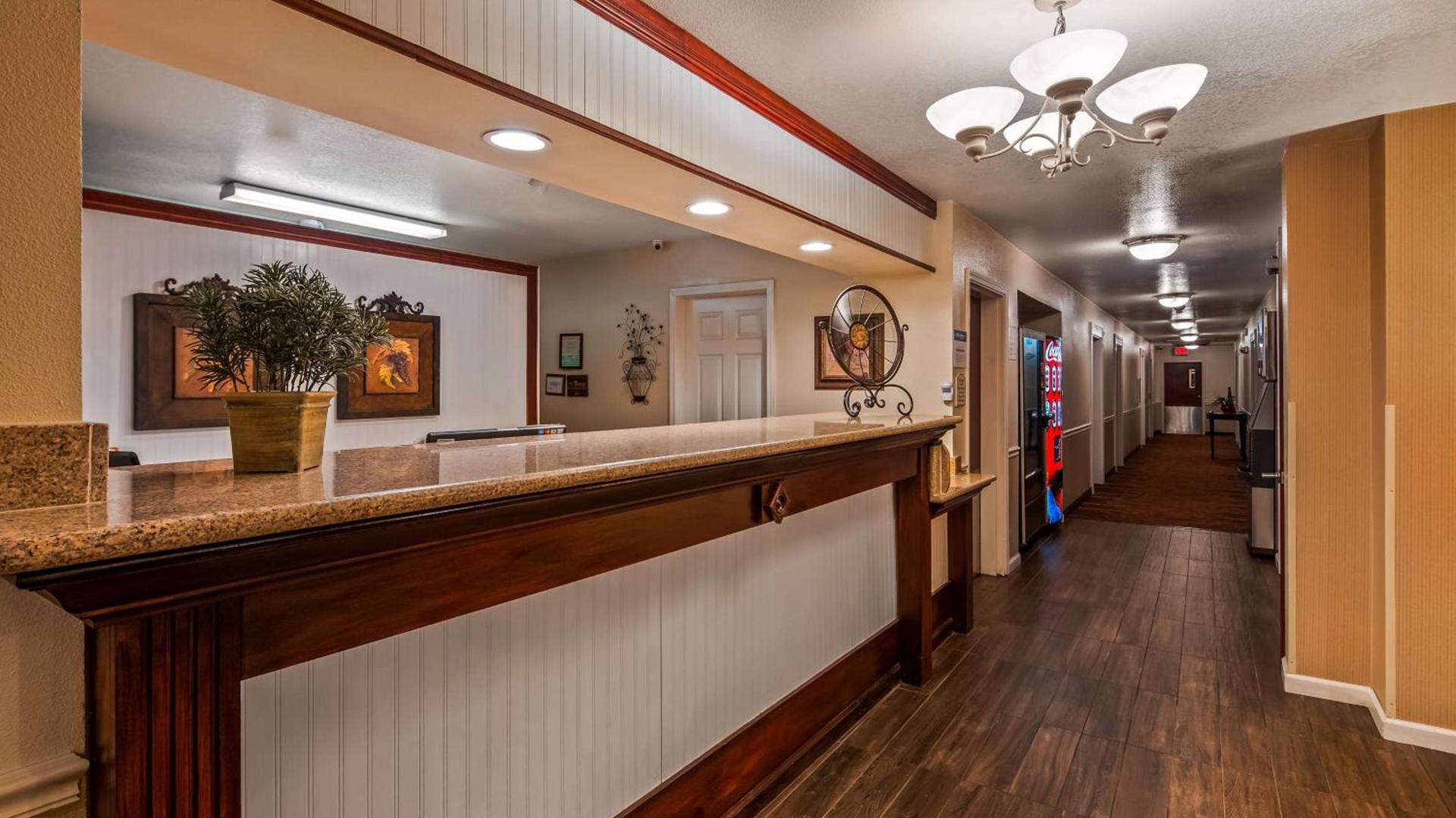 Best Western Luxury Inn photo 9