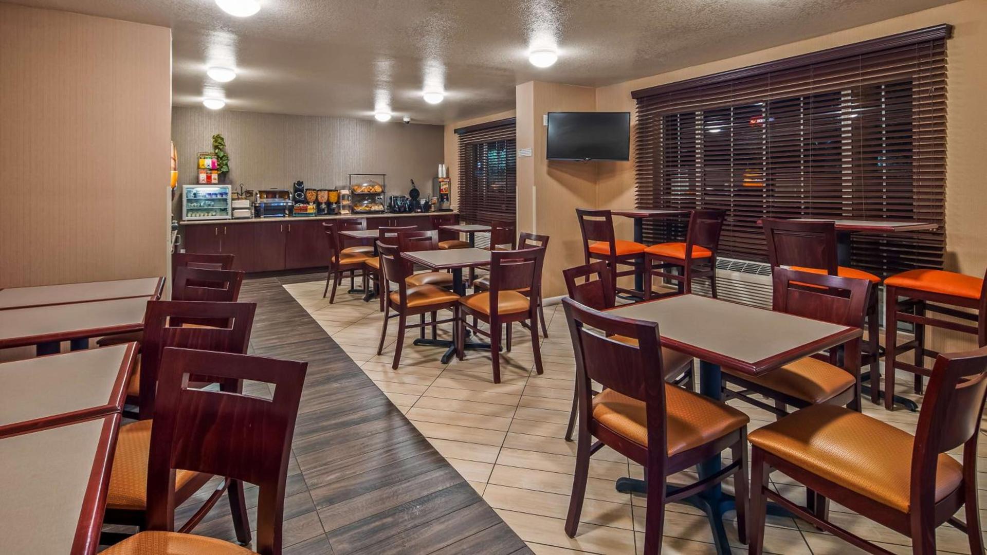 Best Western Luxury Inn photo 8