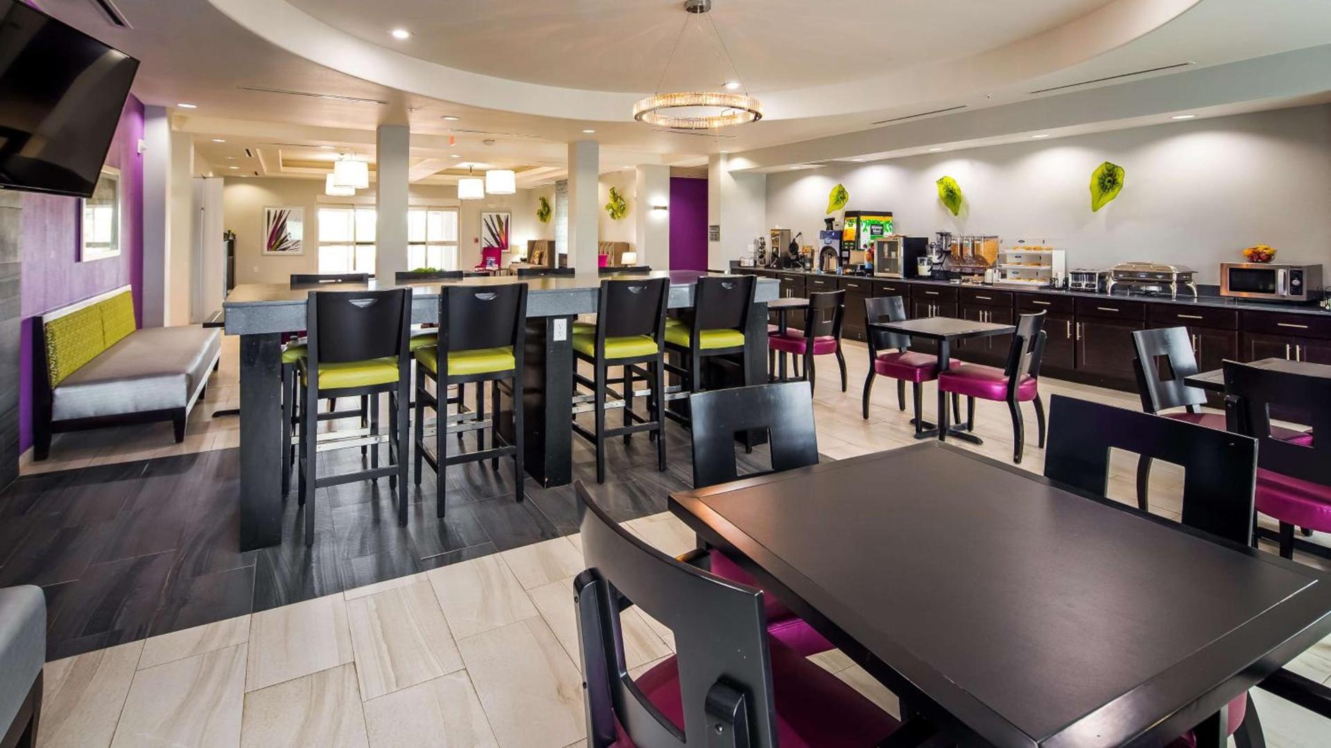 Best Western Plus Dilley Inn & Suites photo 22