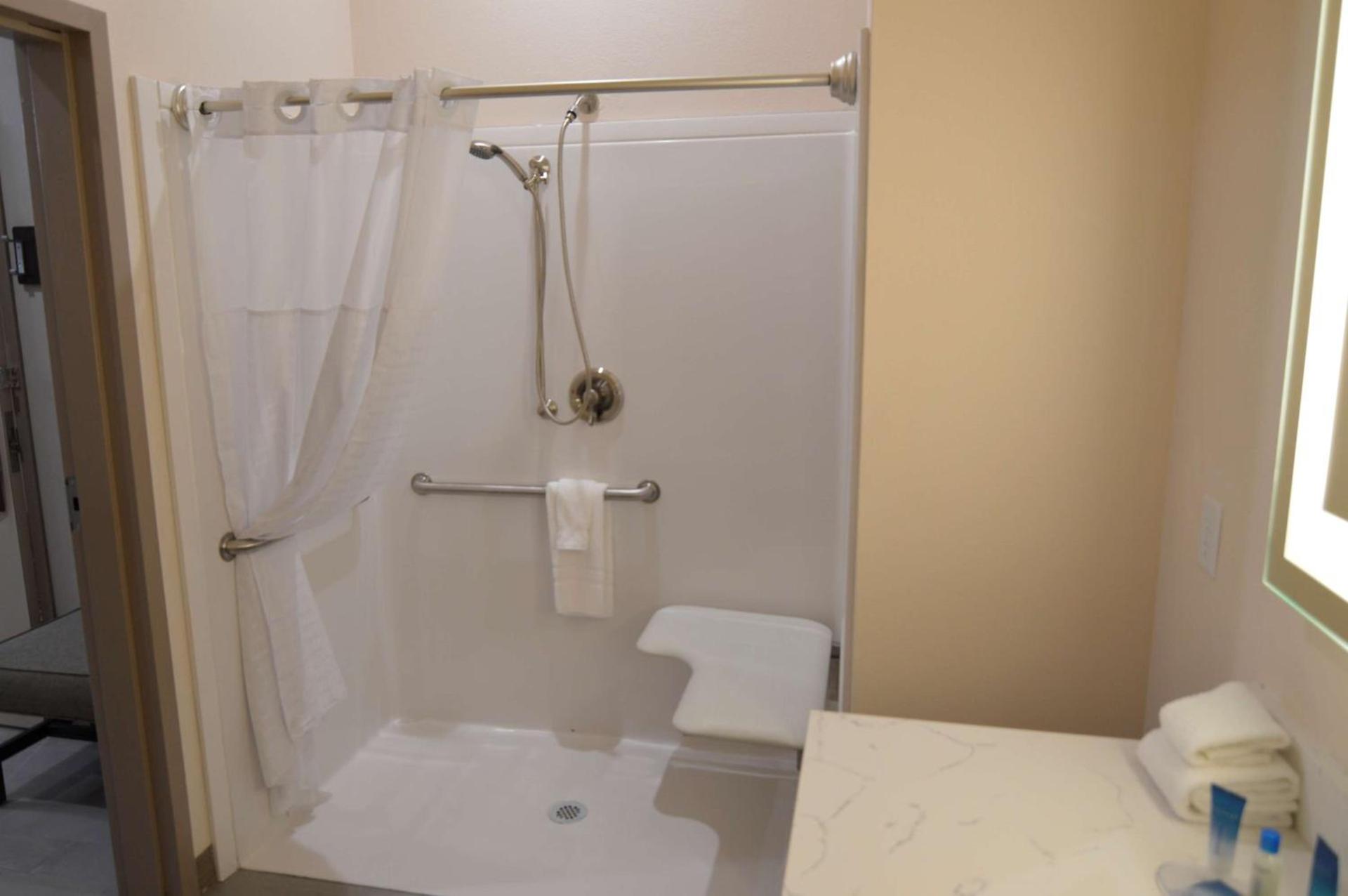 Hawthorn Extended Stay by Wyndham Corpus Christi I-37 NW photo 42