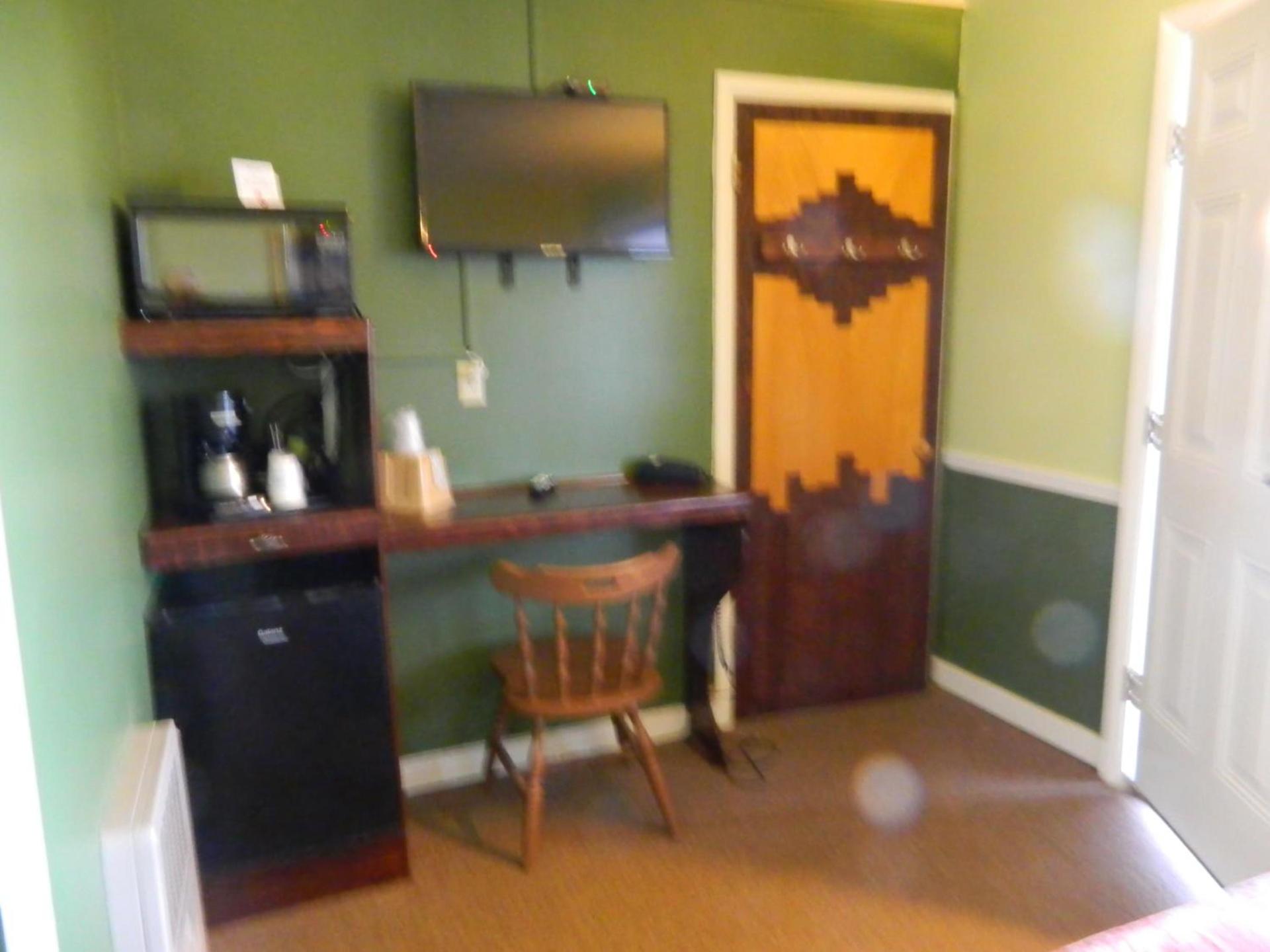 Country Motor Inn photo 52
