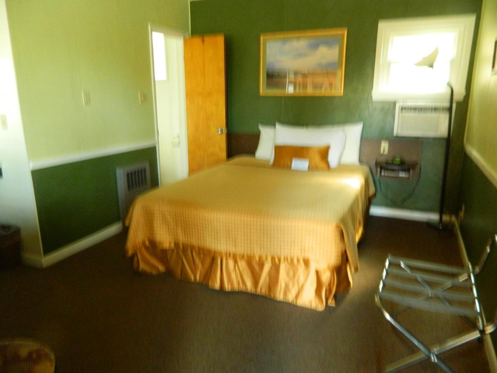 Country Motor Inn photo 43
