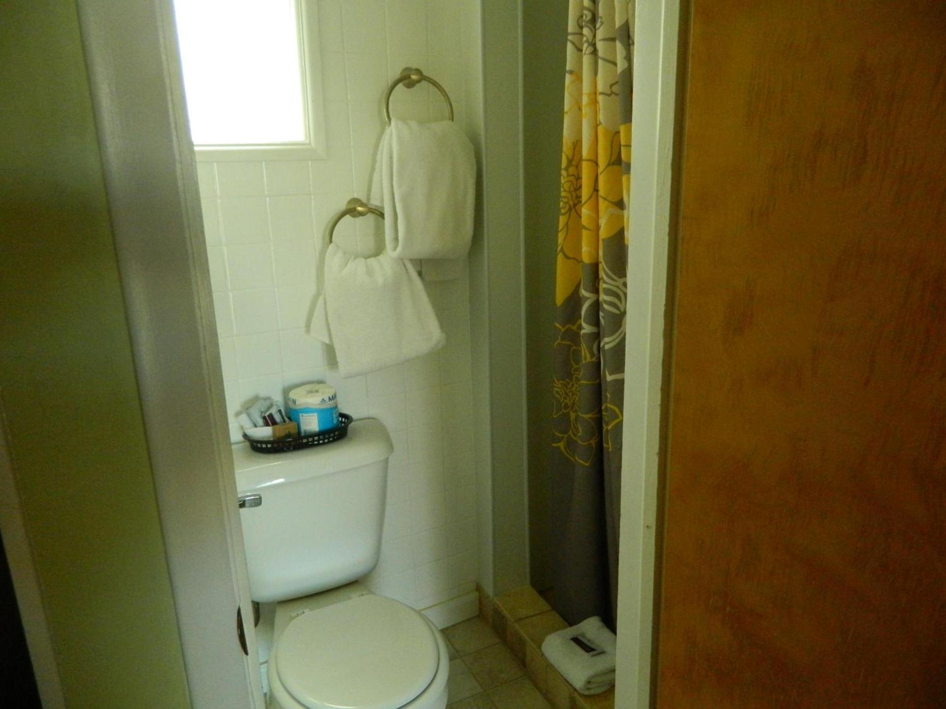Country Motor Inn photo 44