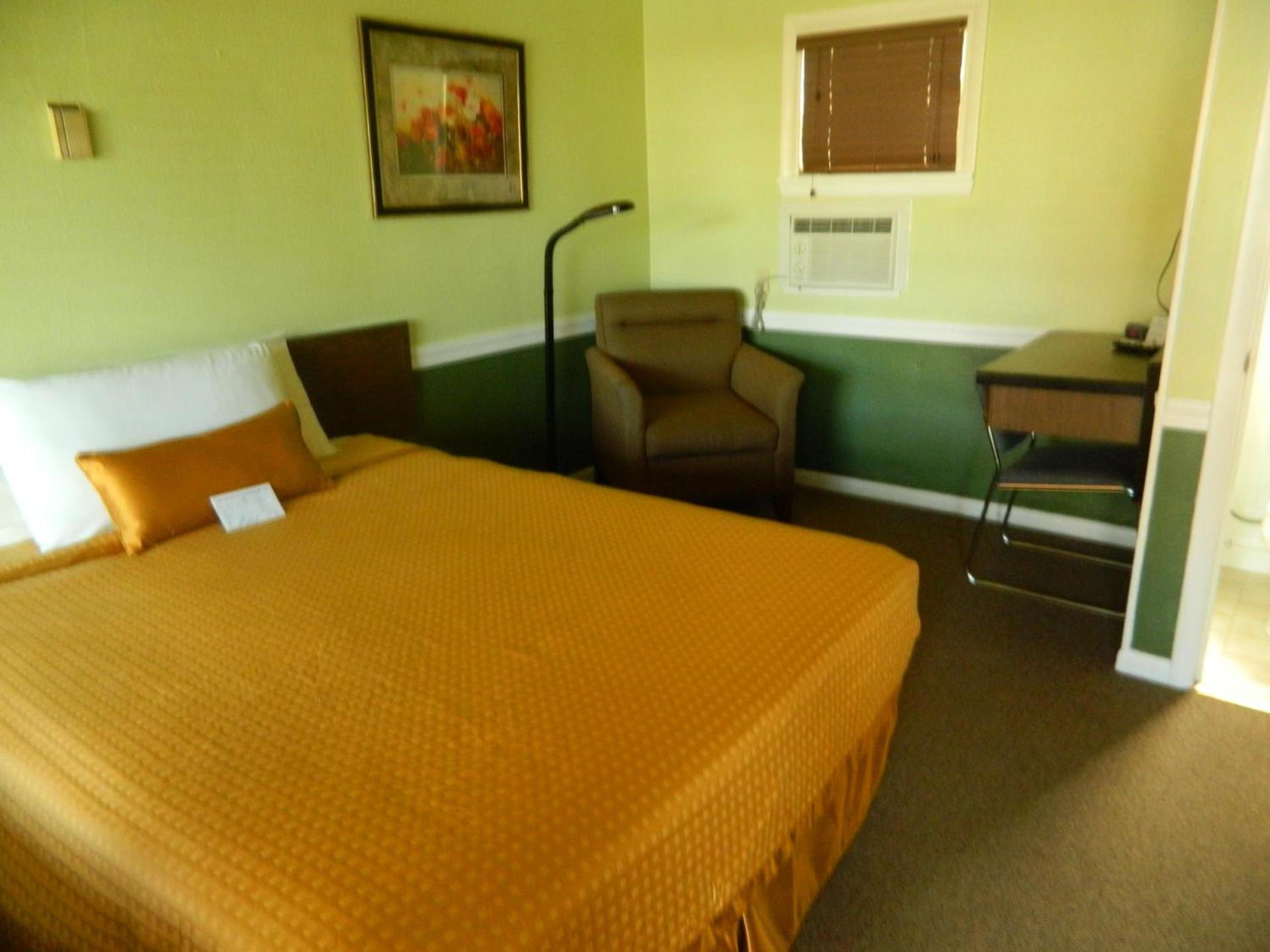 Country Motor Inn photo 45