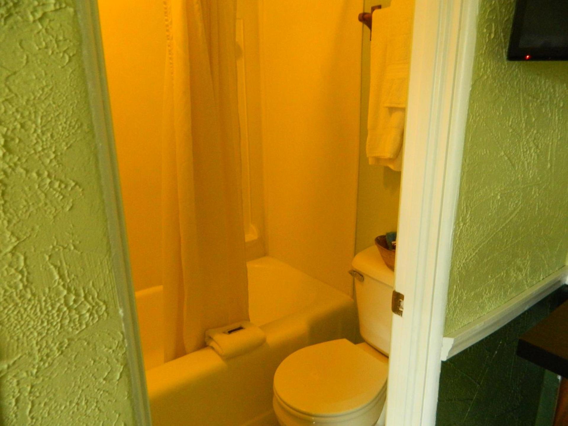 Country Motor Inn photo 51