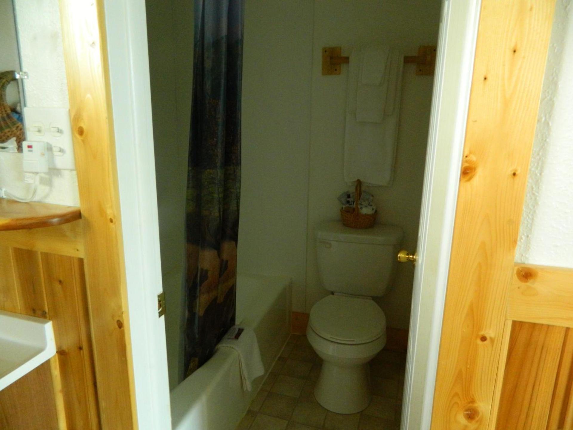 Country Motor Inn photo 38