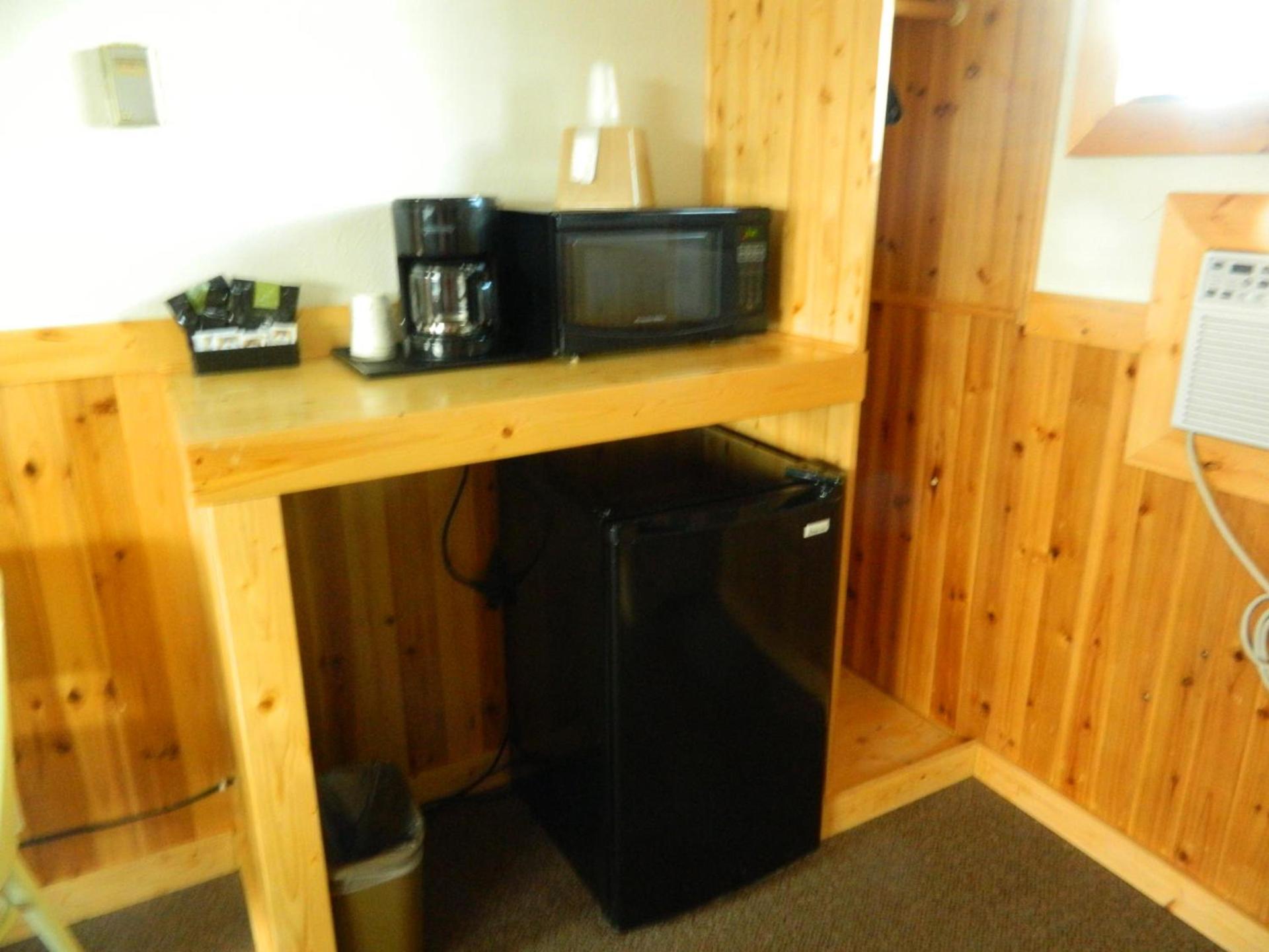 Country Motor Inn photo 39
