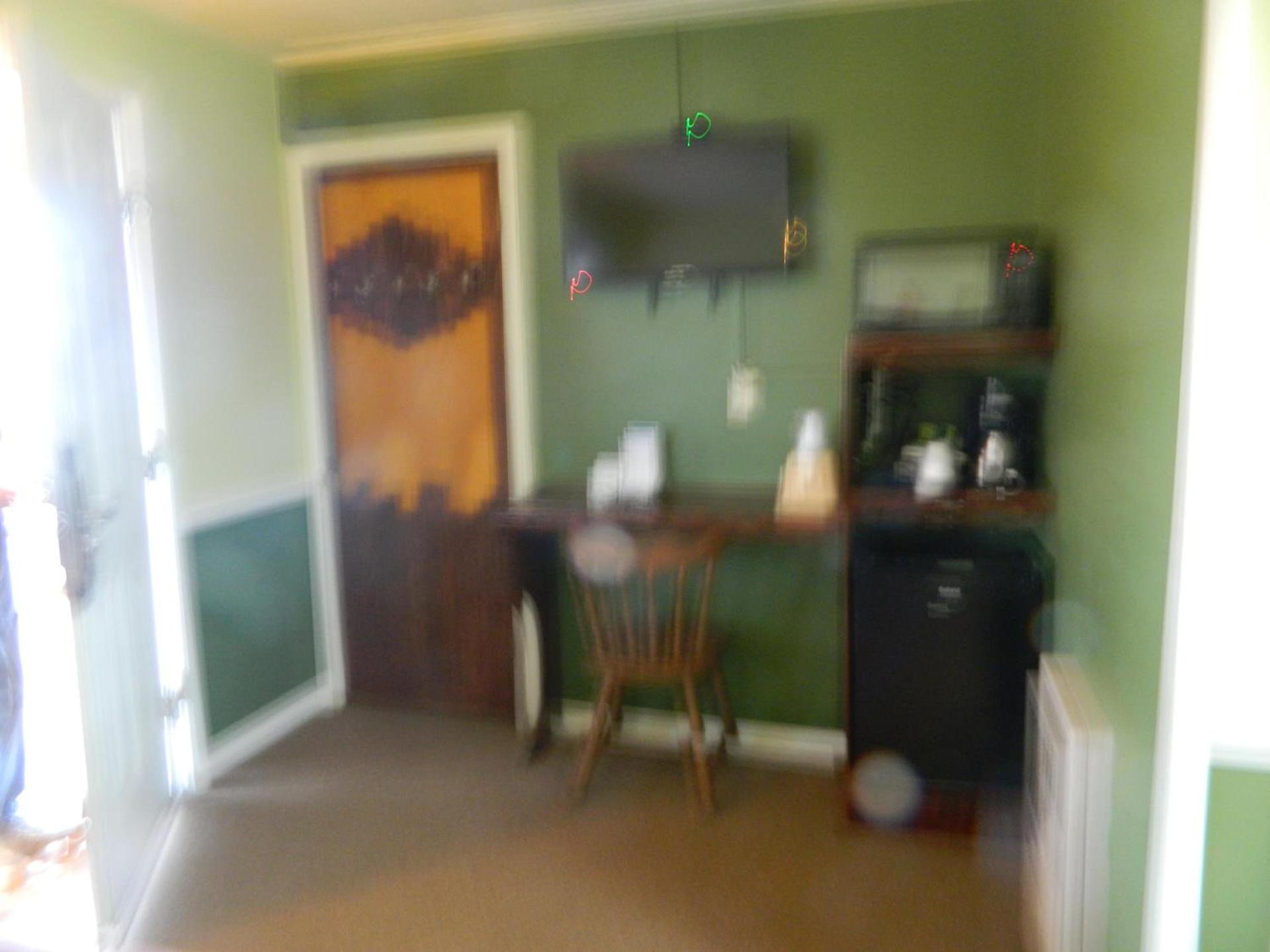 Country Motor Inn photo 36