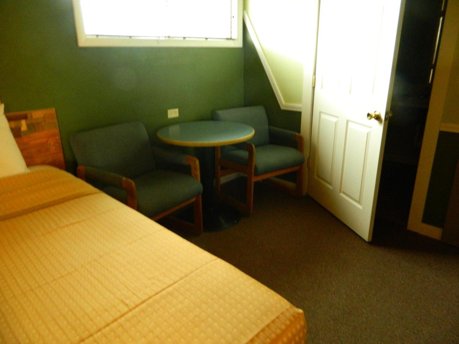 Country Motor Inn photo 31