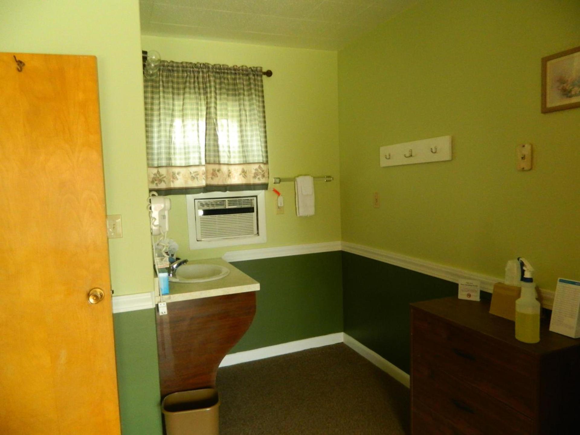 Country Motor Inn photo 28