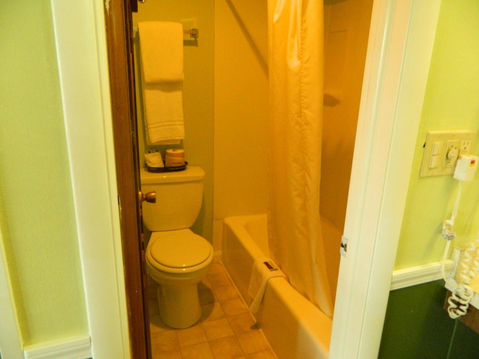 Country Motor Inn photo 18