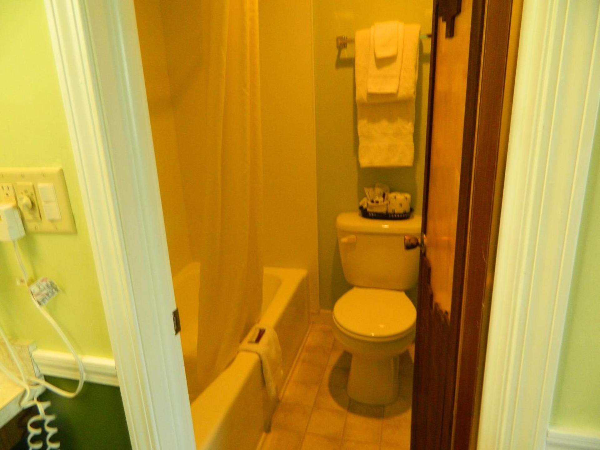 Country Motor Inn photo 22