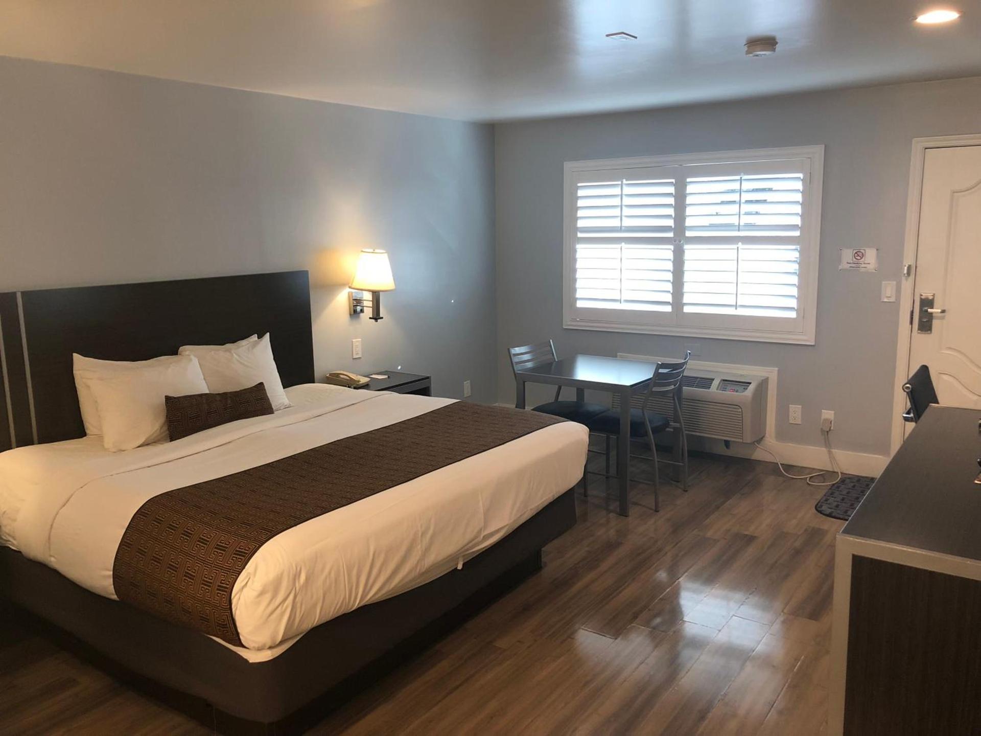 Pacific Inn Monterey photo 21