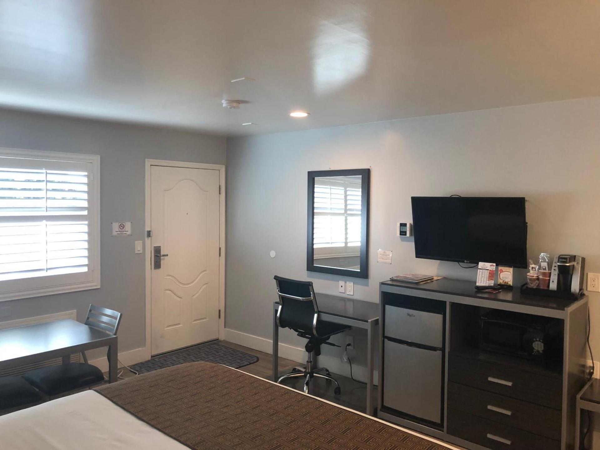 Pacific Inn Monterey photo 22