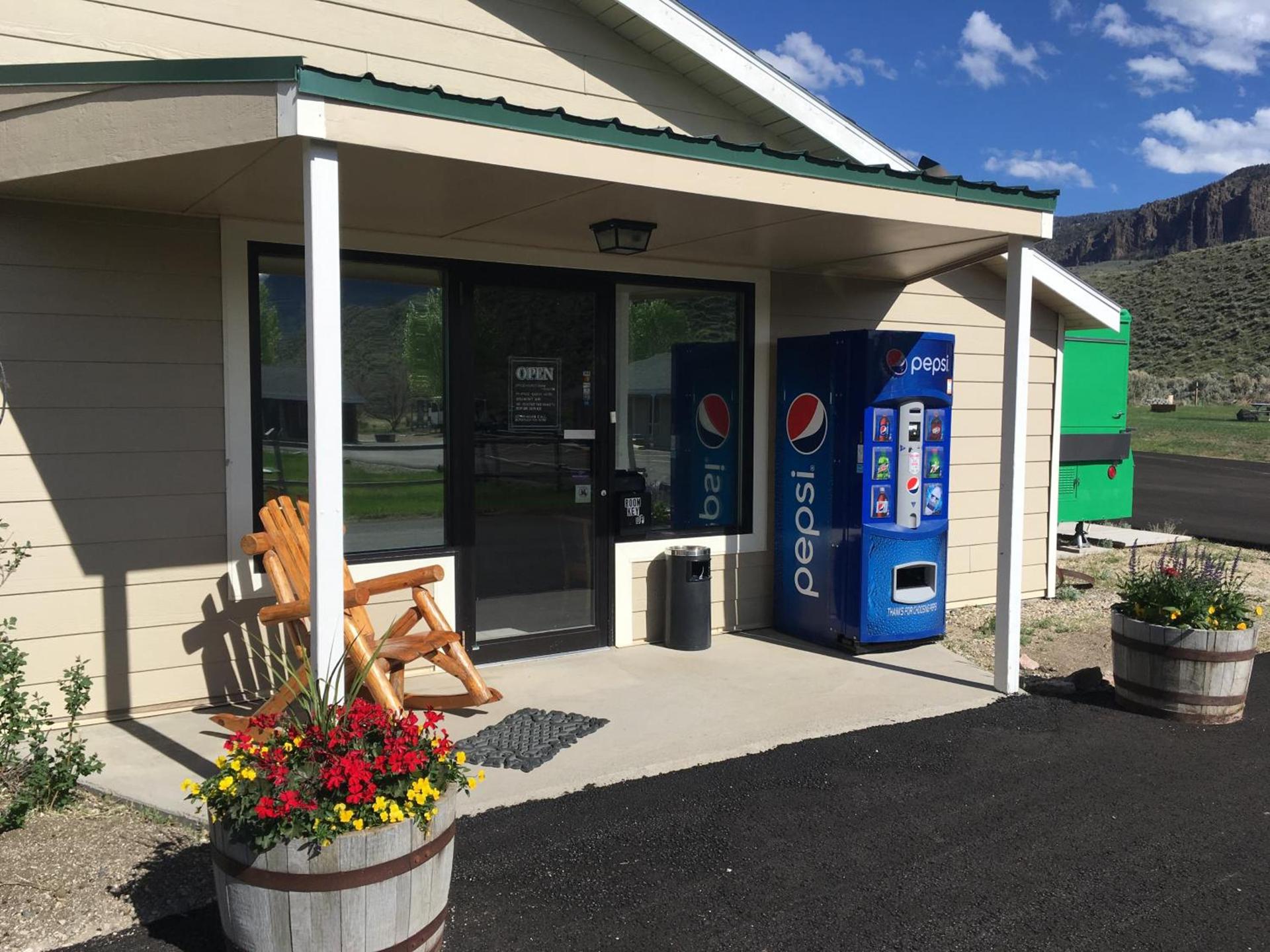 Green Creek Inn and RV Park photo 4