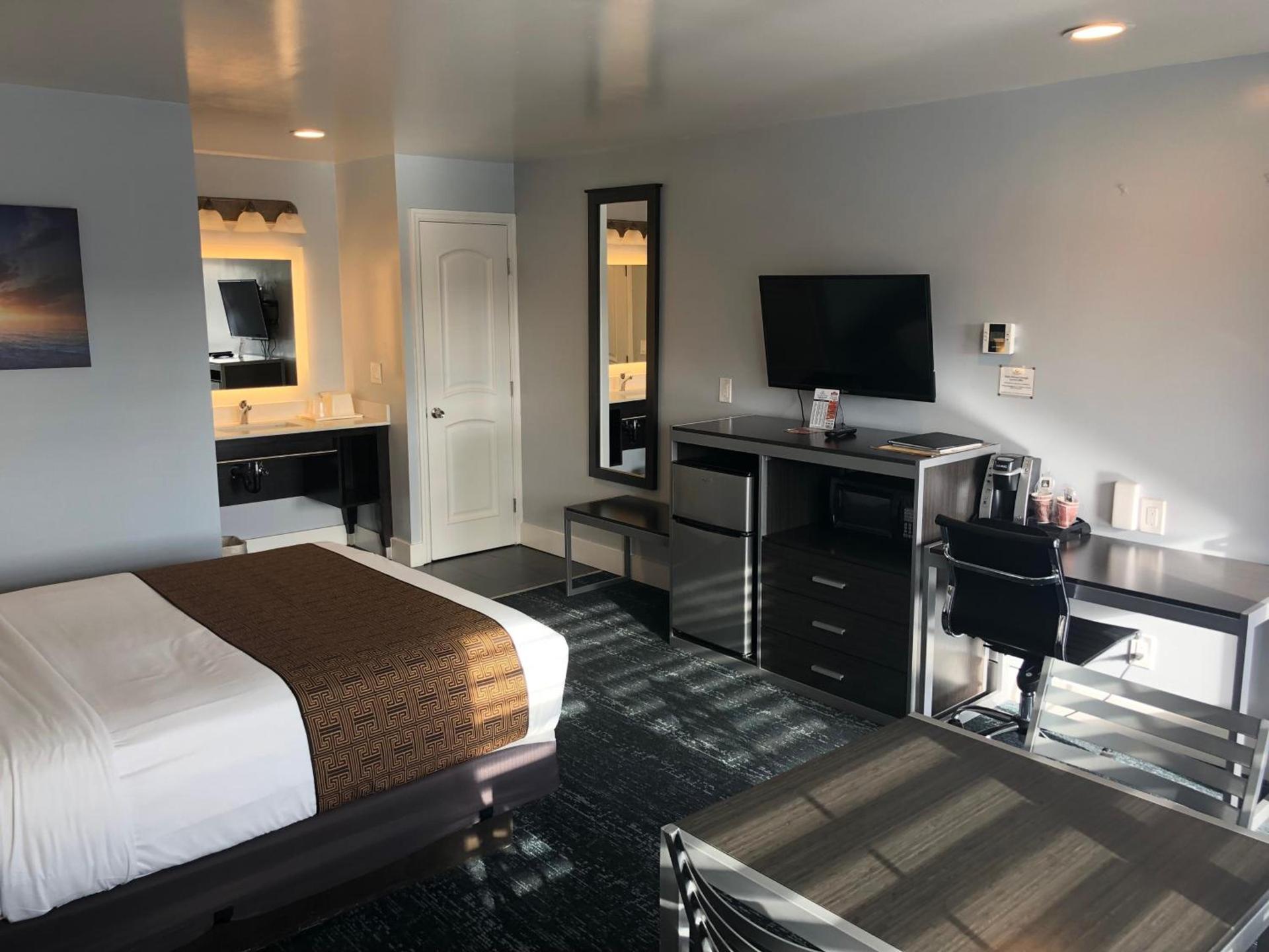 Pacific Inn Monterey photo 18