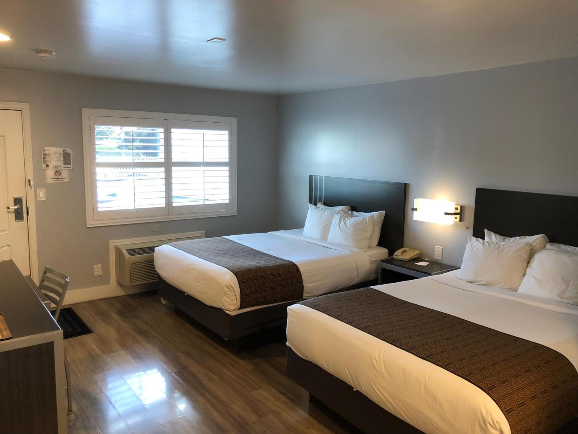Pacific Inn Monterey photo 15