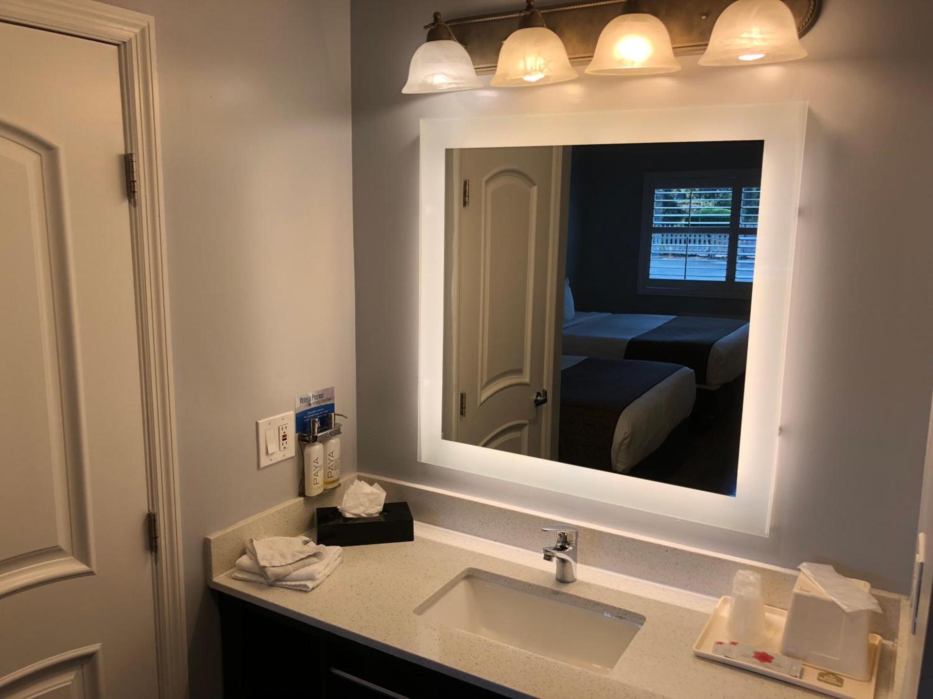 Pacific Inn Monterey photo 9
