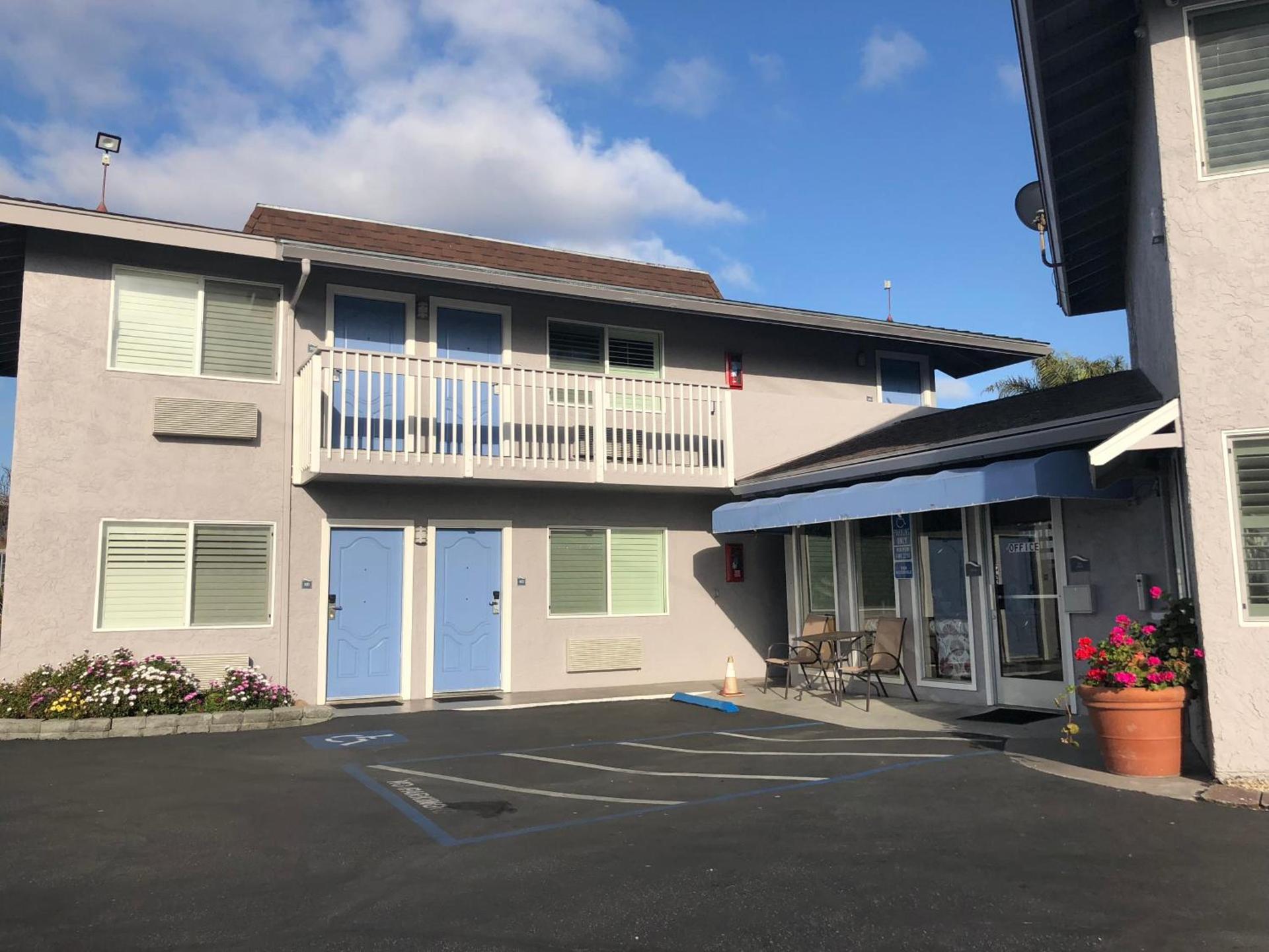 Pacific Inn Monterey photo 2