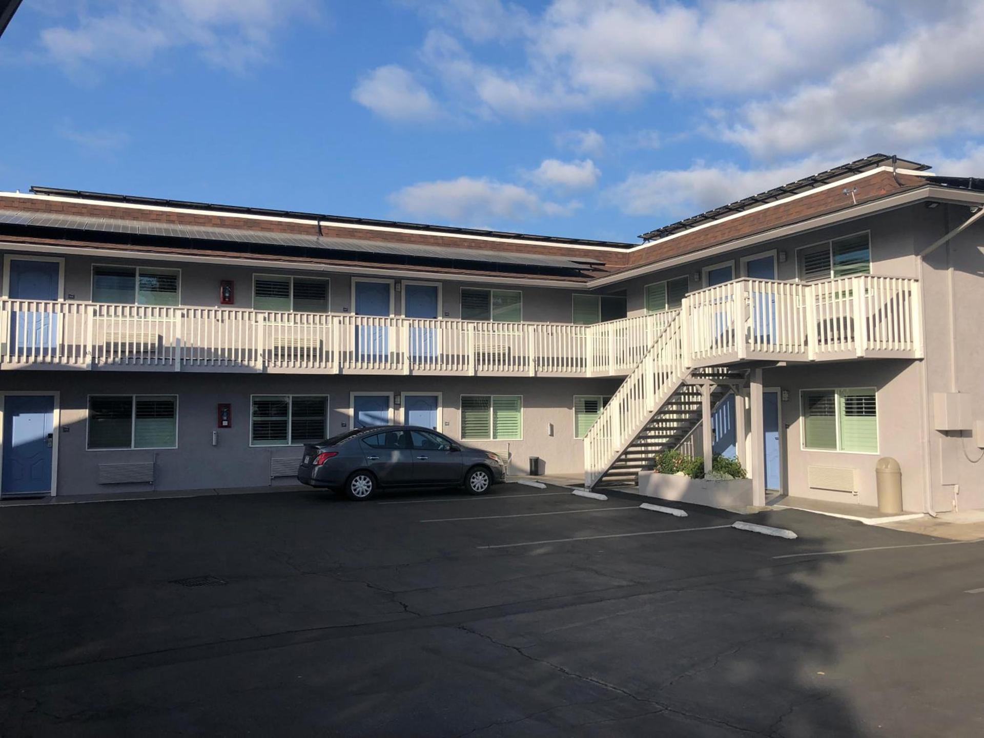 Pacific Inn Monterey photo 6