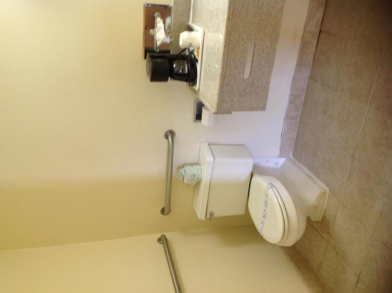 Days Inn by Wyndham Clinton photo 12