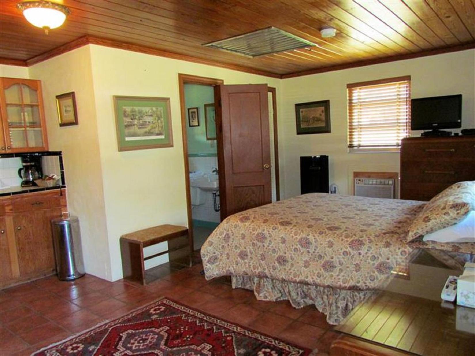 The Yearling Cabins photo 9