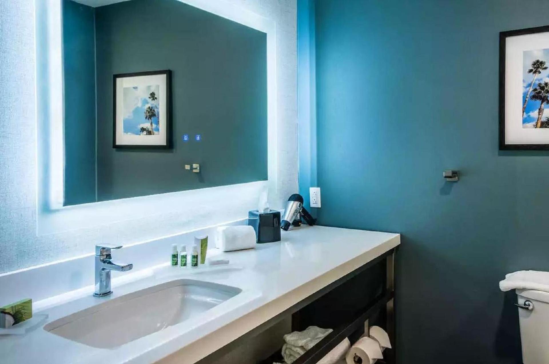 Cambria Hotel Omaha Downtown photo 92
