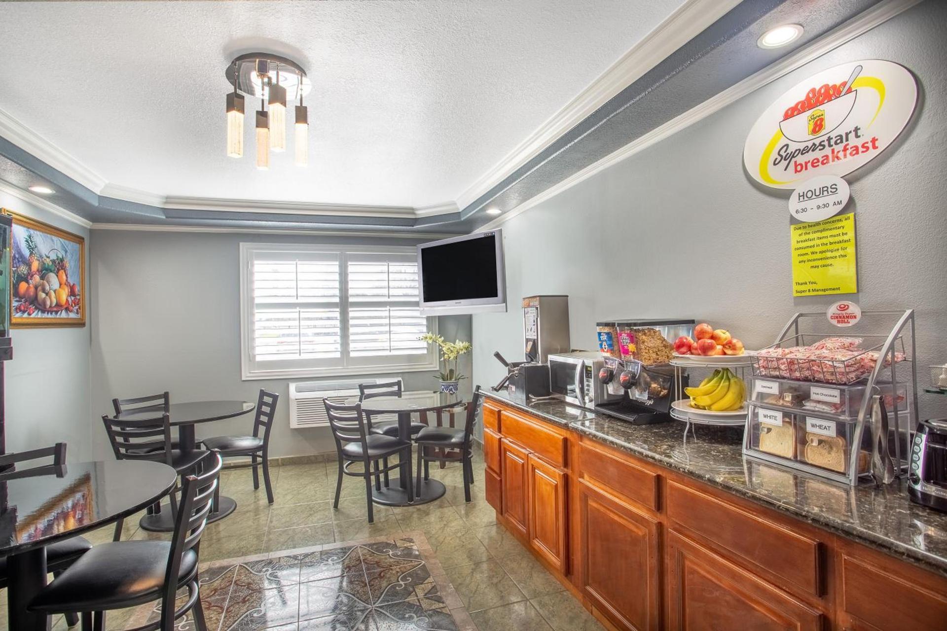 Super 8 by Wyndham Chico photo 20