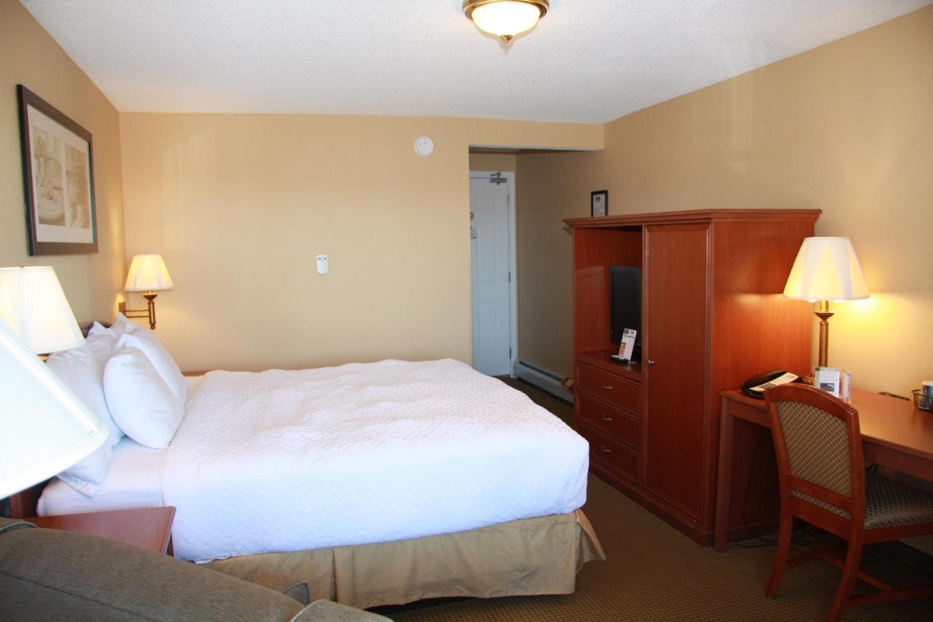 Budget Host Inn & Suites photo 18