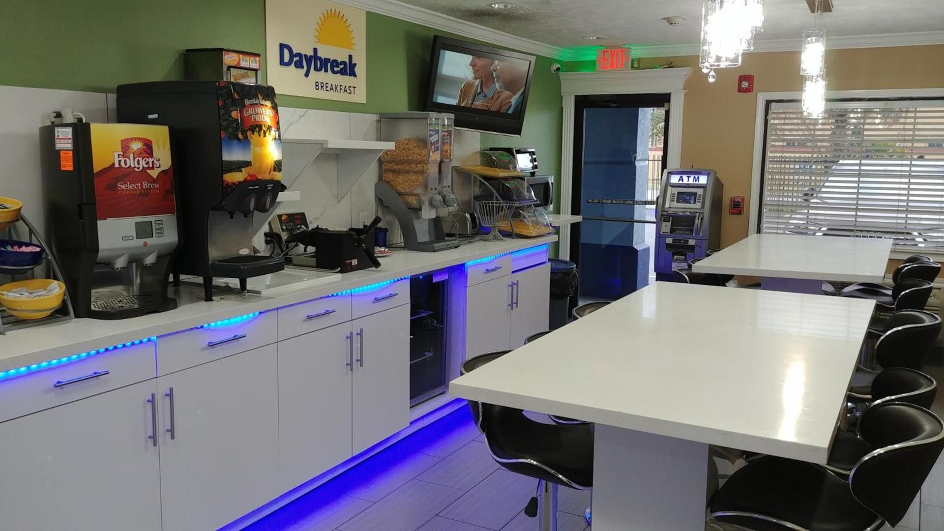 Days Inn by Wyndham Houston East photo 11