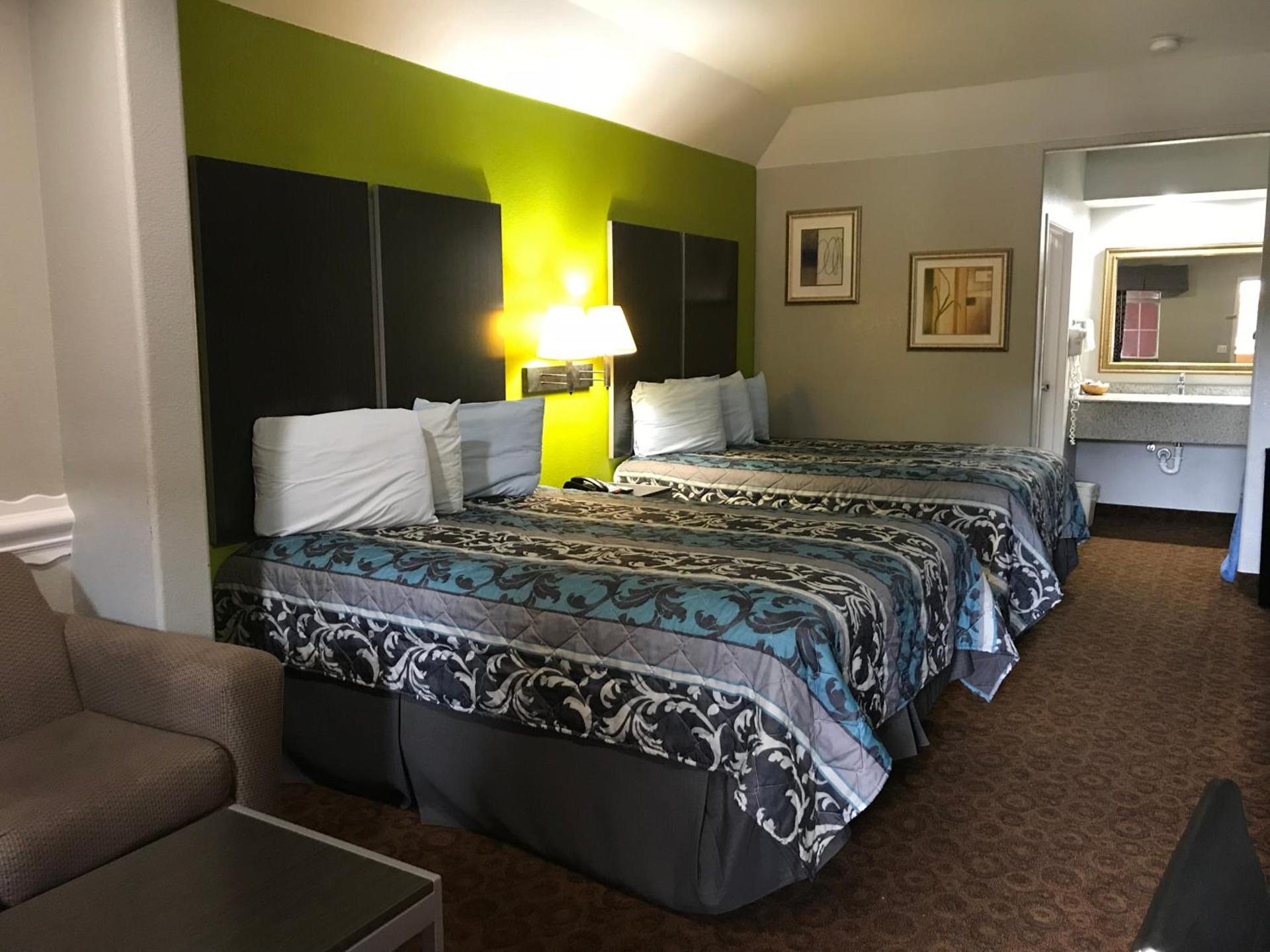 Camelot Inn and Suites photo 38