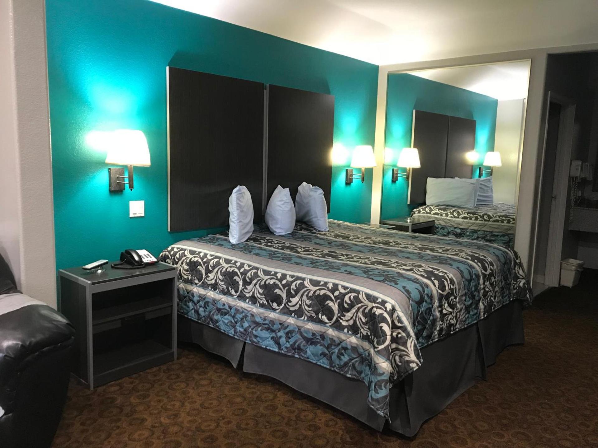Camelot Inn and Suites photo 41