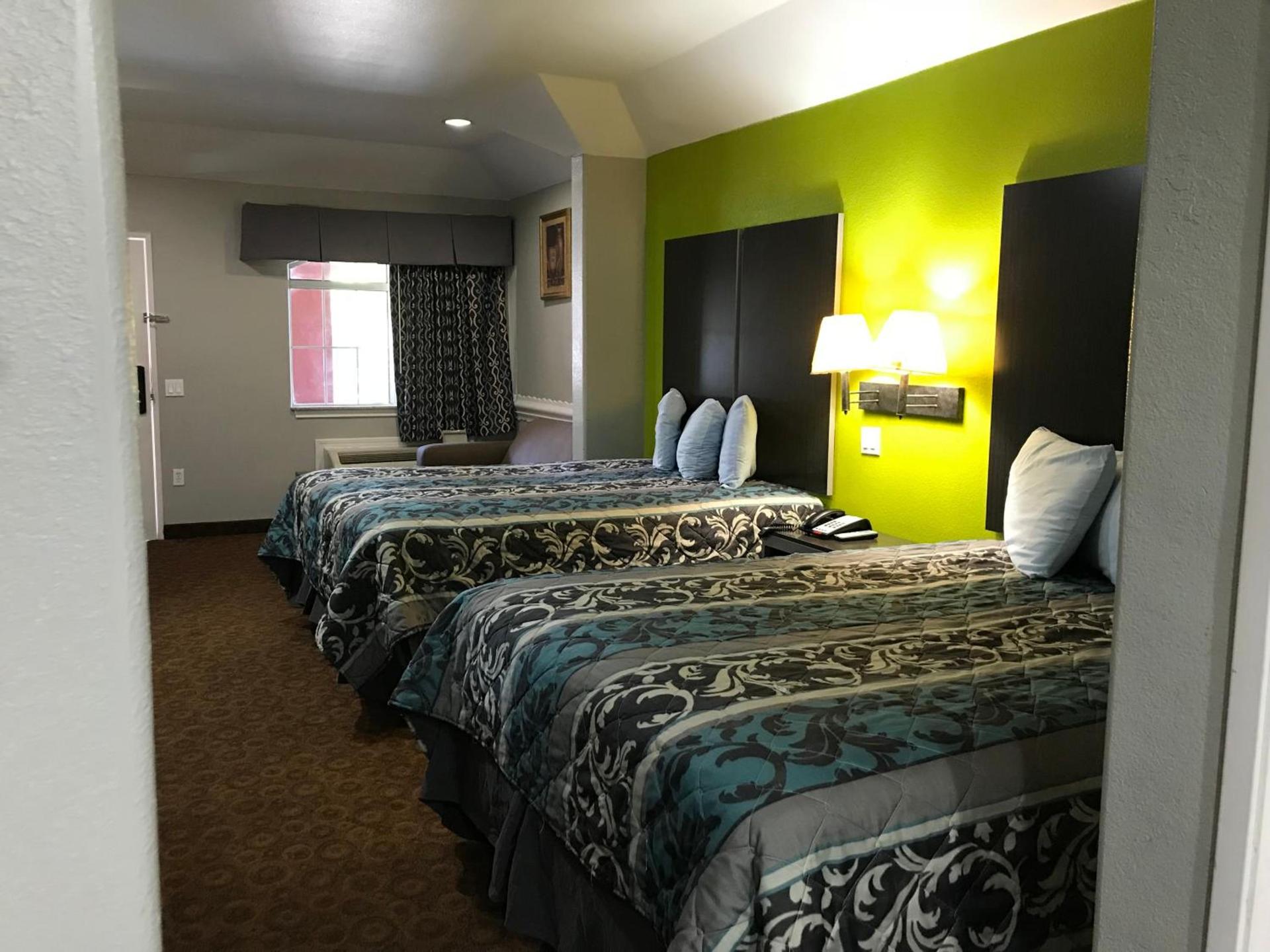 Camelot Inn and Suites photo 31
