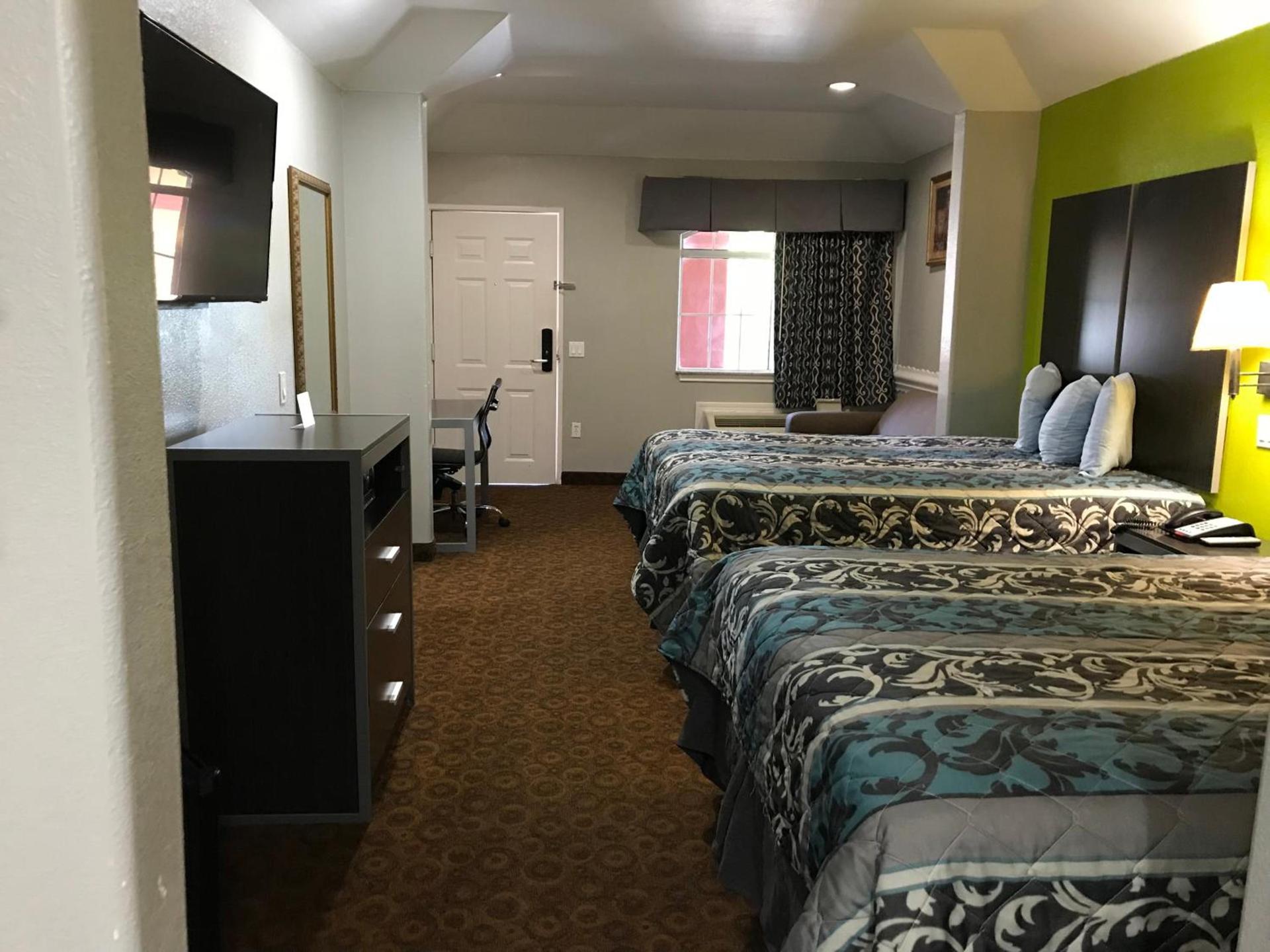Camelot Inn and Suites photo 32