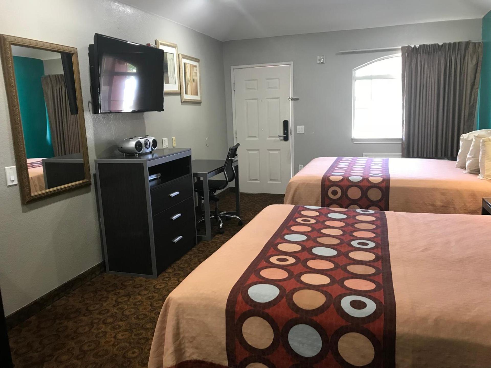 Camelot Inn and Suites photo 26