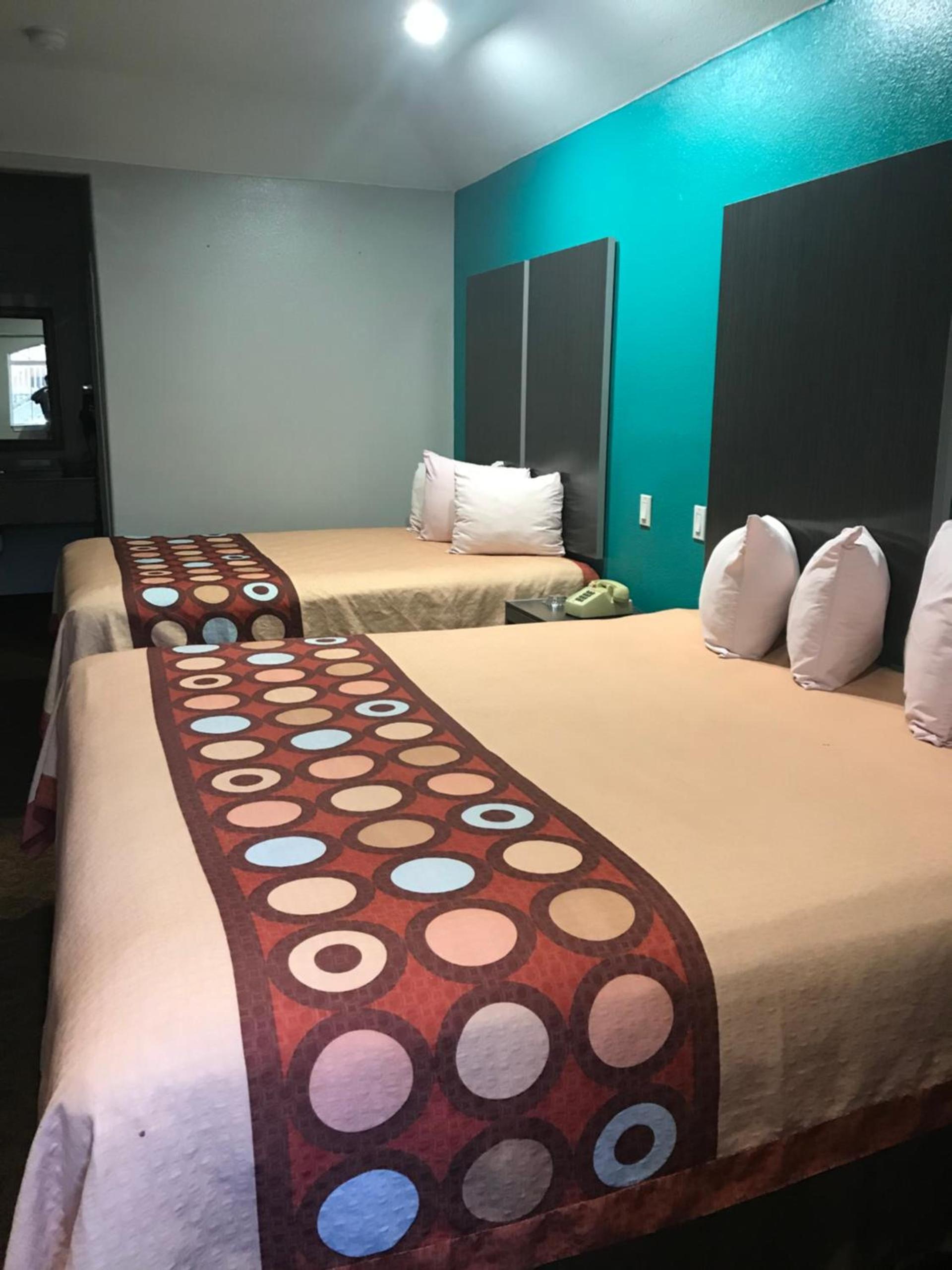 Camelot Inn and Suites photo 27
