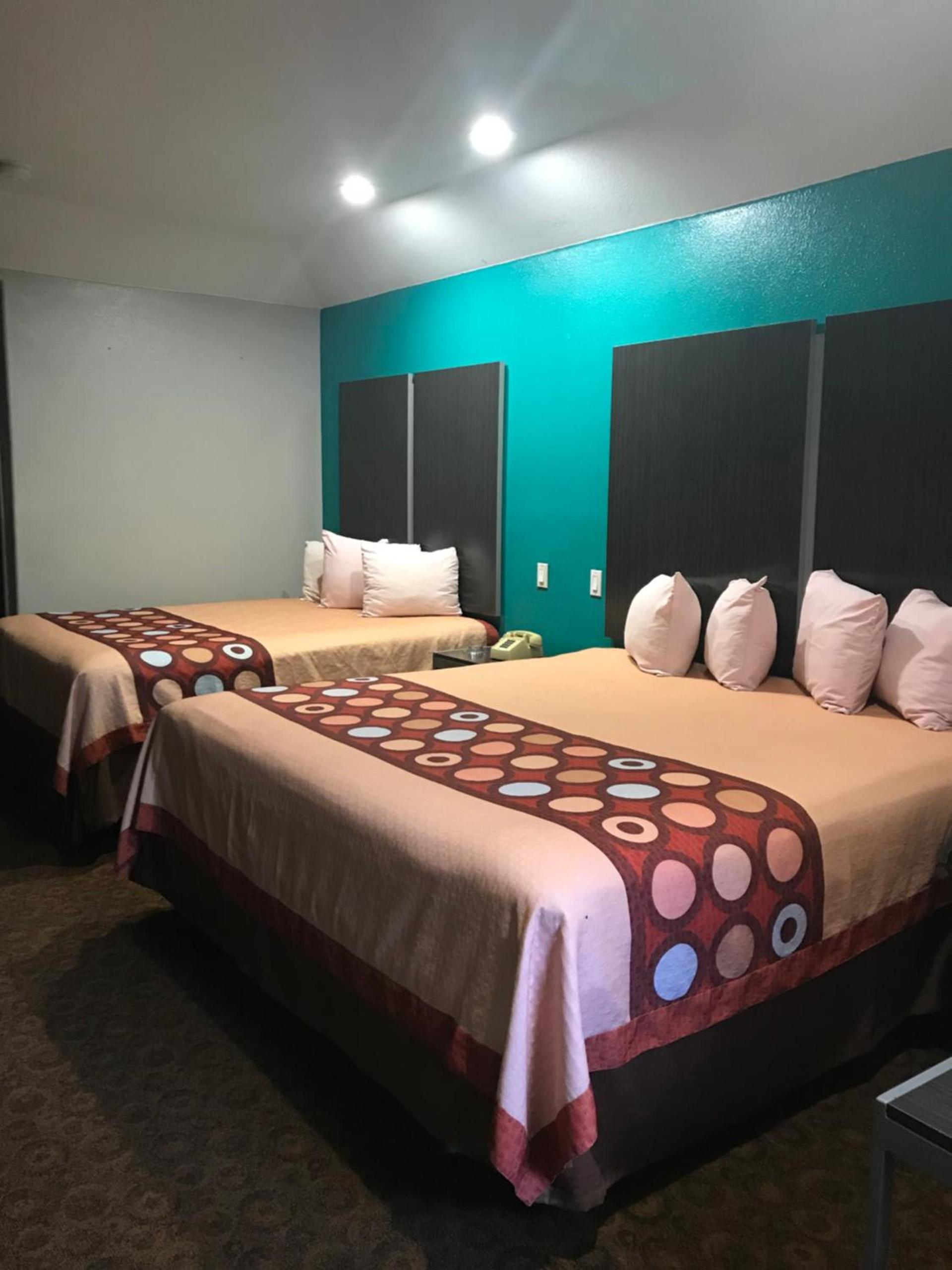 Camelot Inn and Suites photo 29