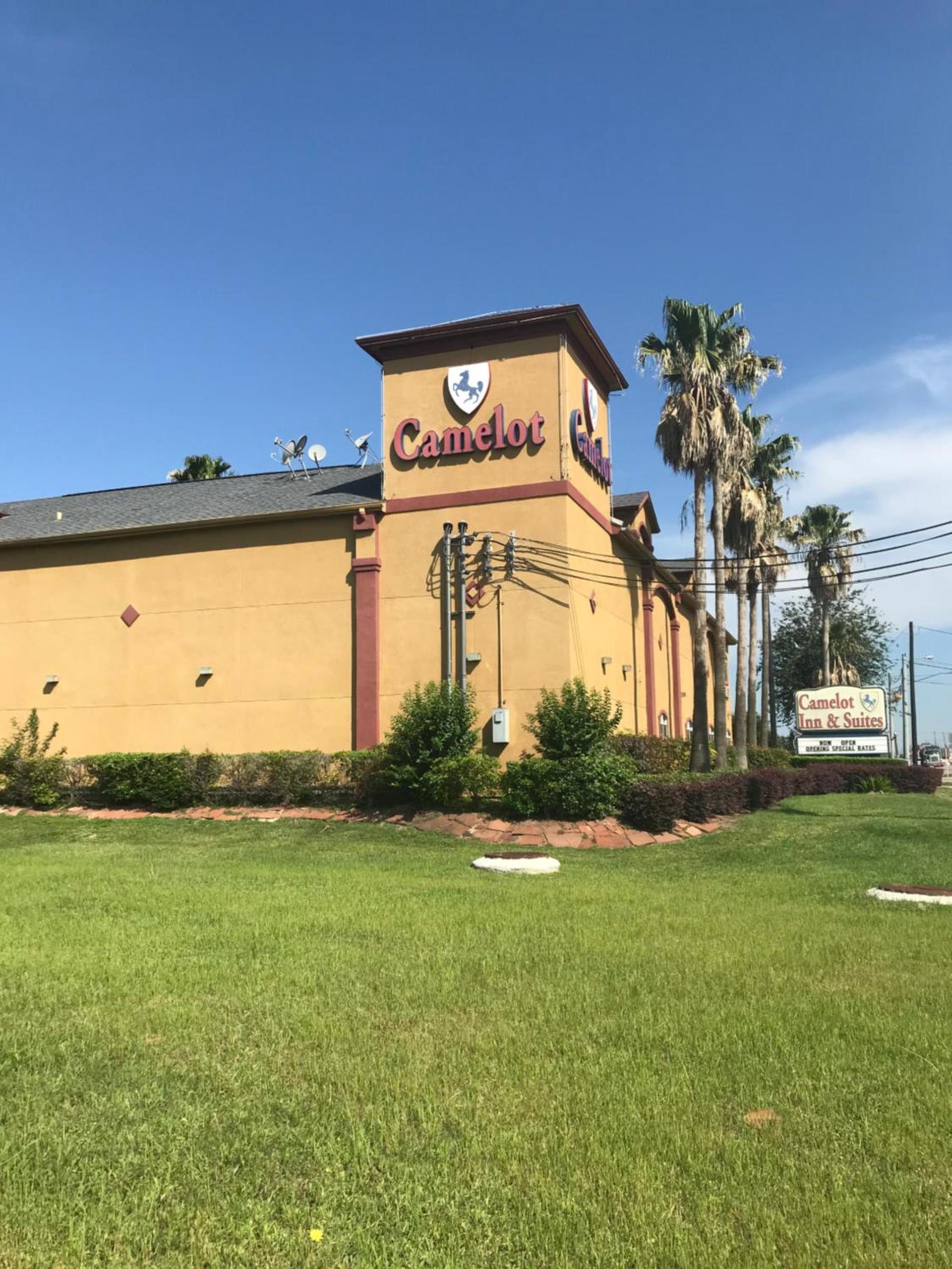 Camelot Inn and Suites photo 1